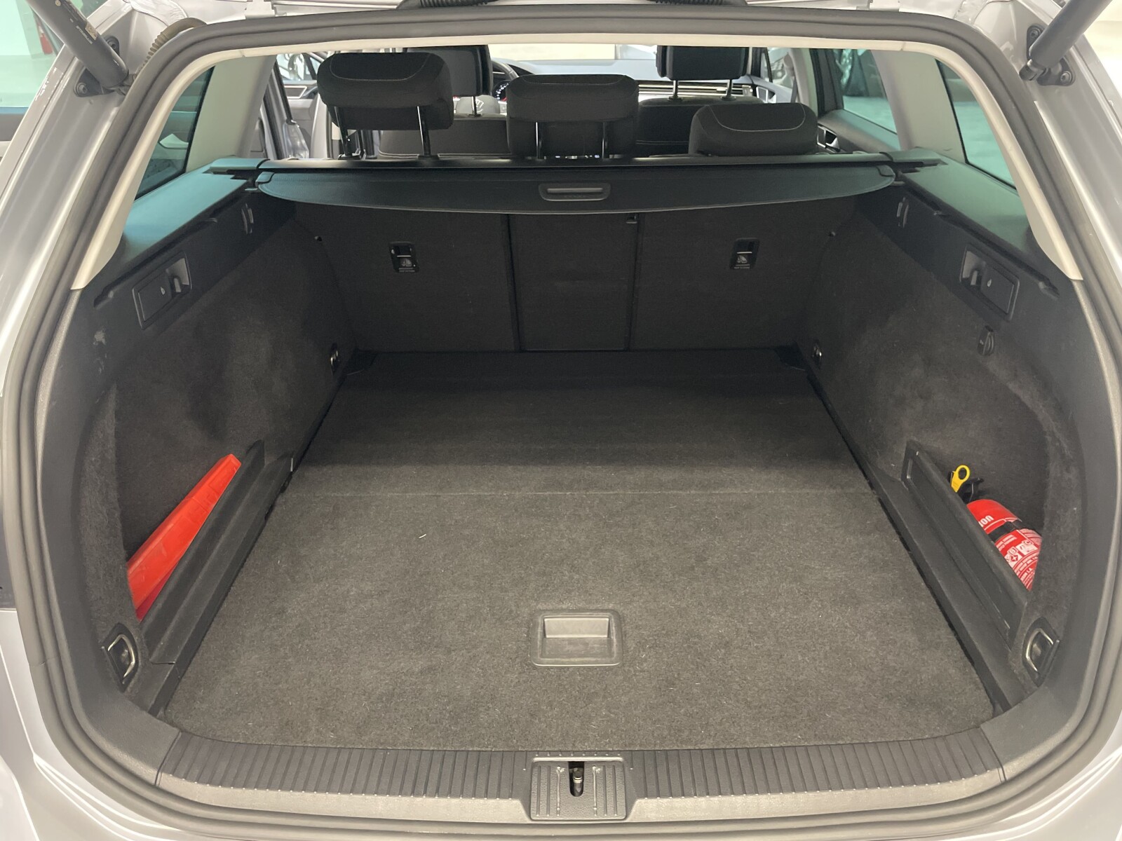 Volkswagen Passat - zdjęcie 32