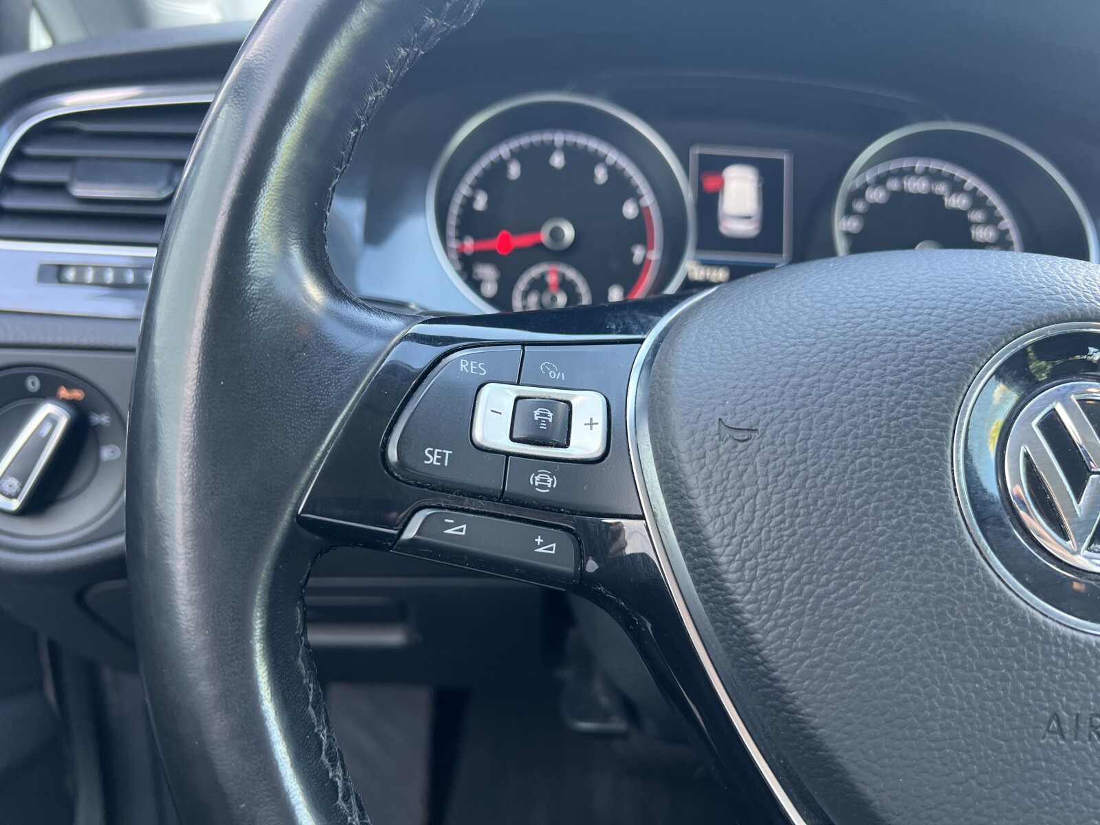 Volkswagen Golf - zdjęcie 21