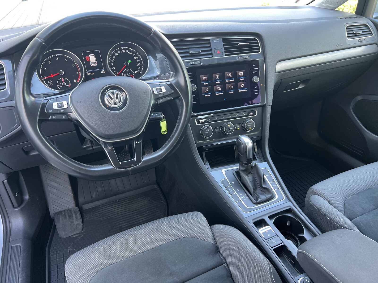 Volkswagen Golf - zdjęcie 26