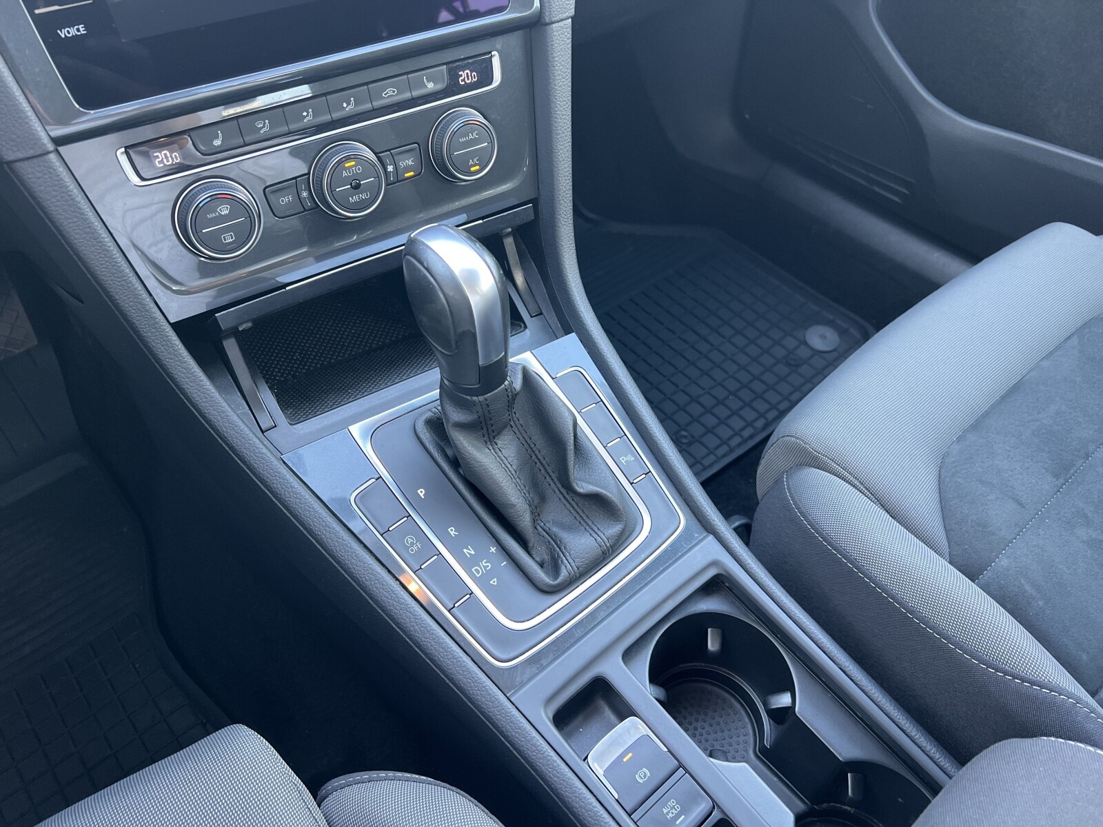 Volkswagen Golf - zdjęcie 13