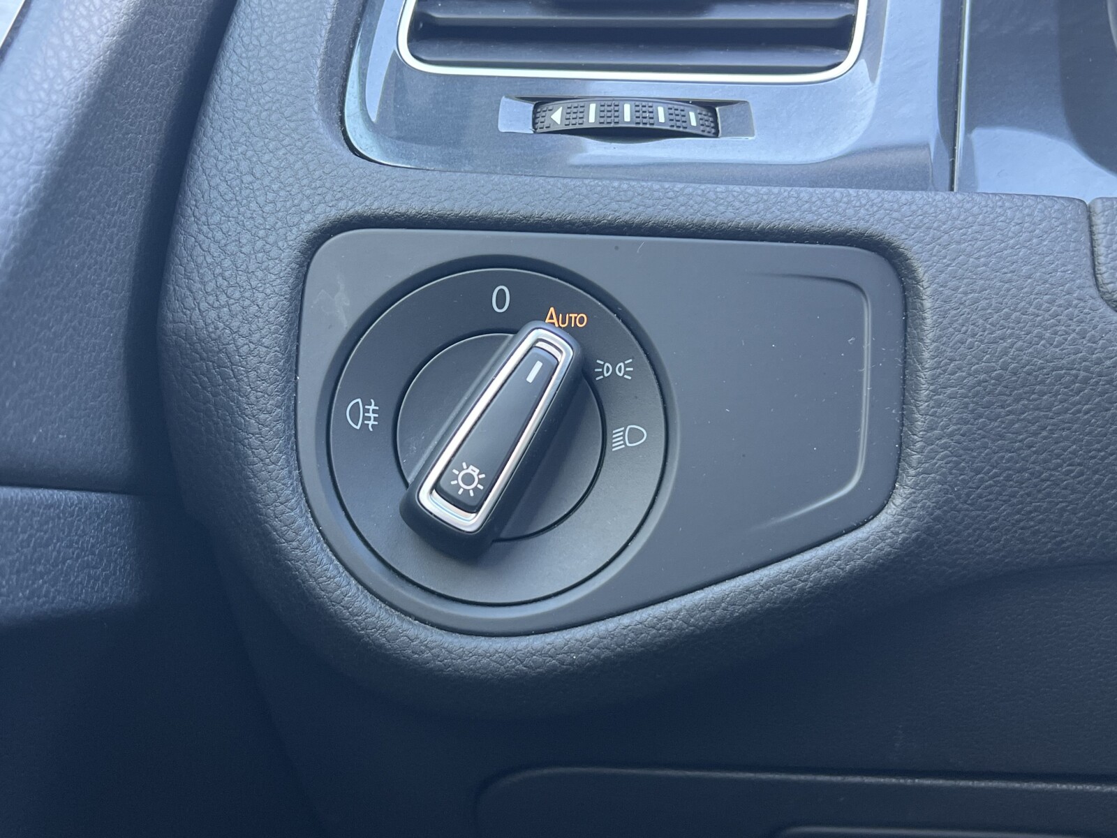 Volkswagen Golf - zdjęcie 16