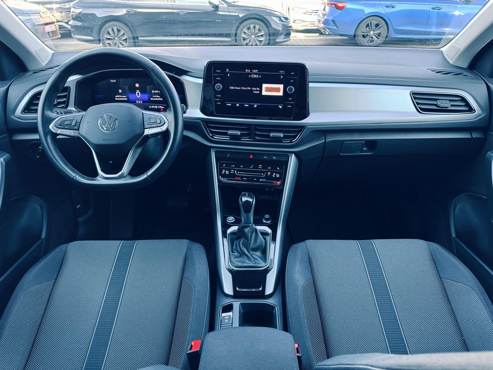 Volkswagen T-Roc - zdjęcie 17