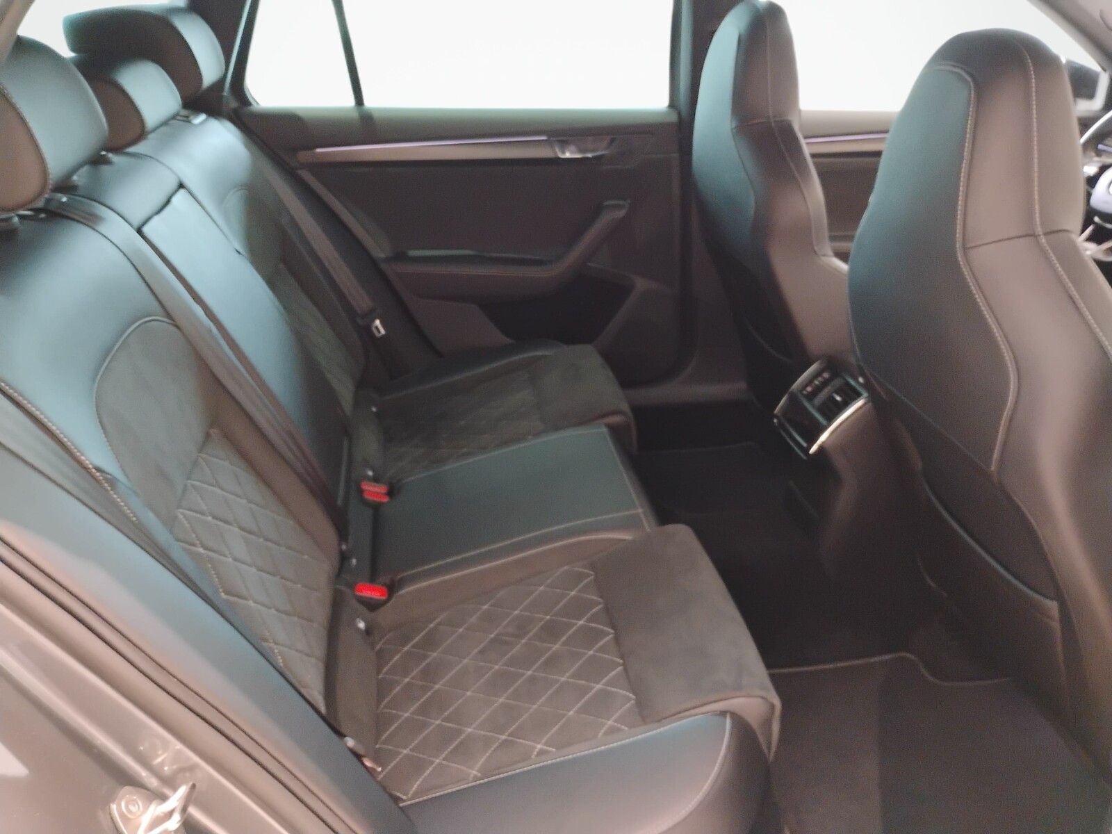 Škoda Superb Combi - zdjęcie 15