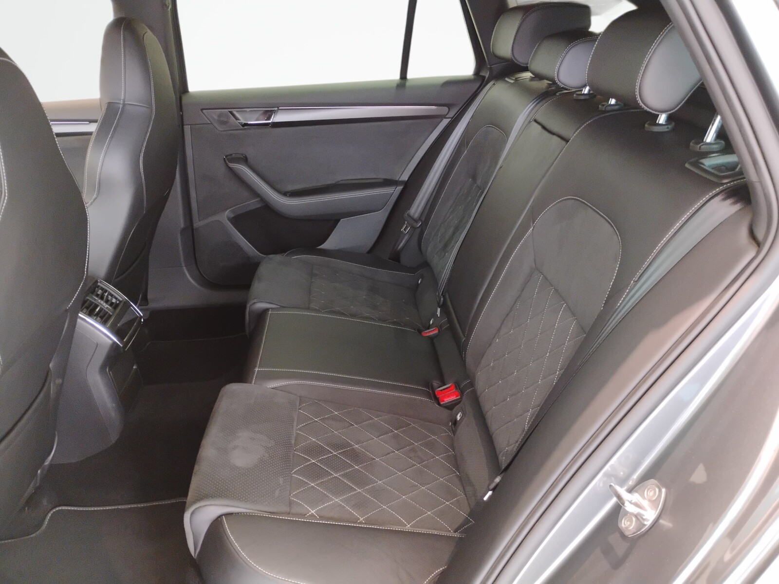 Škoda Superb Combi - zdjęcie 14
