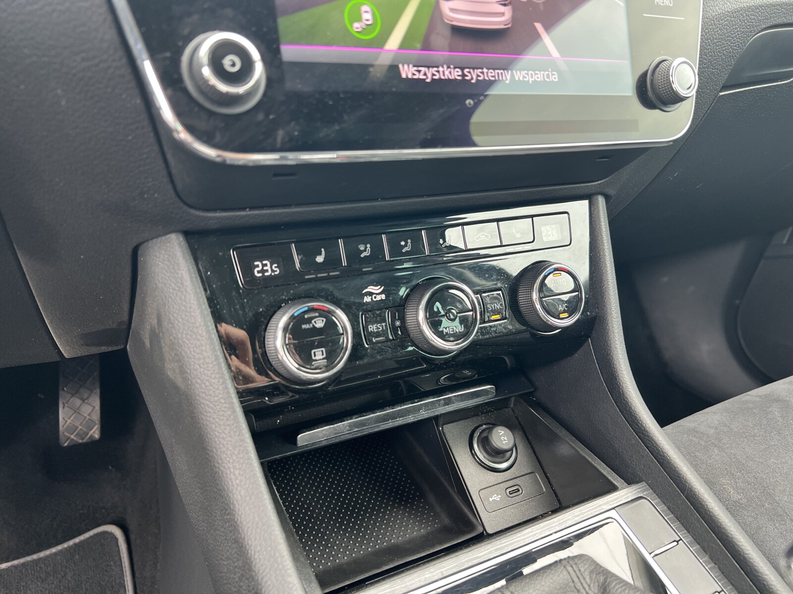 Škoda Superb Combi - zdjęcie 16