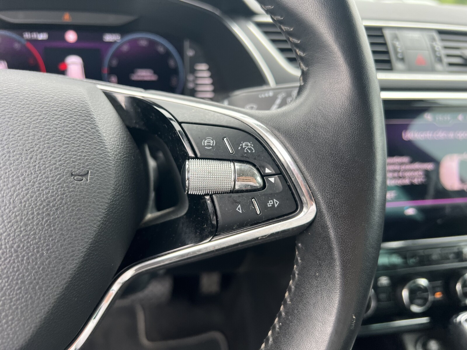 Škoda Superb Combi - zdjęcie 25