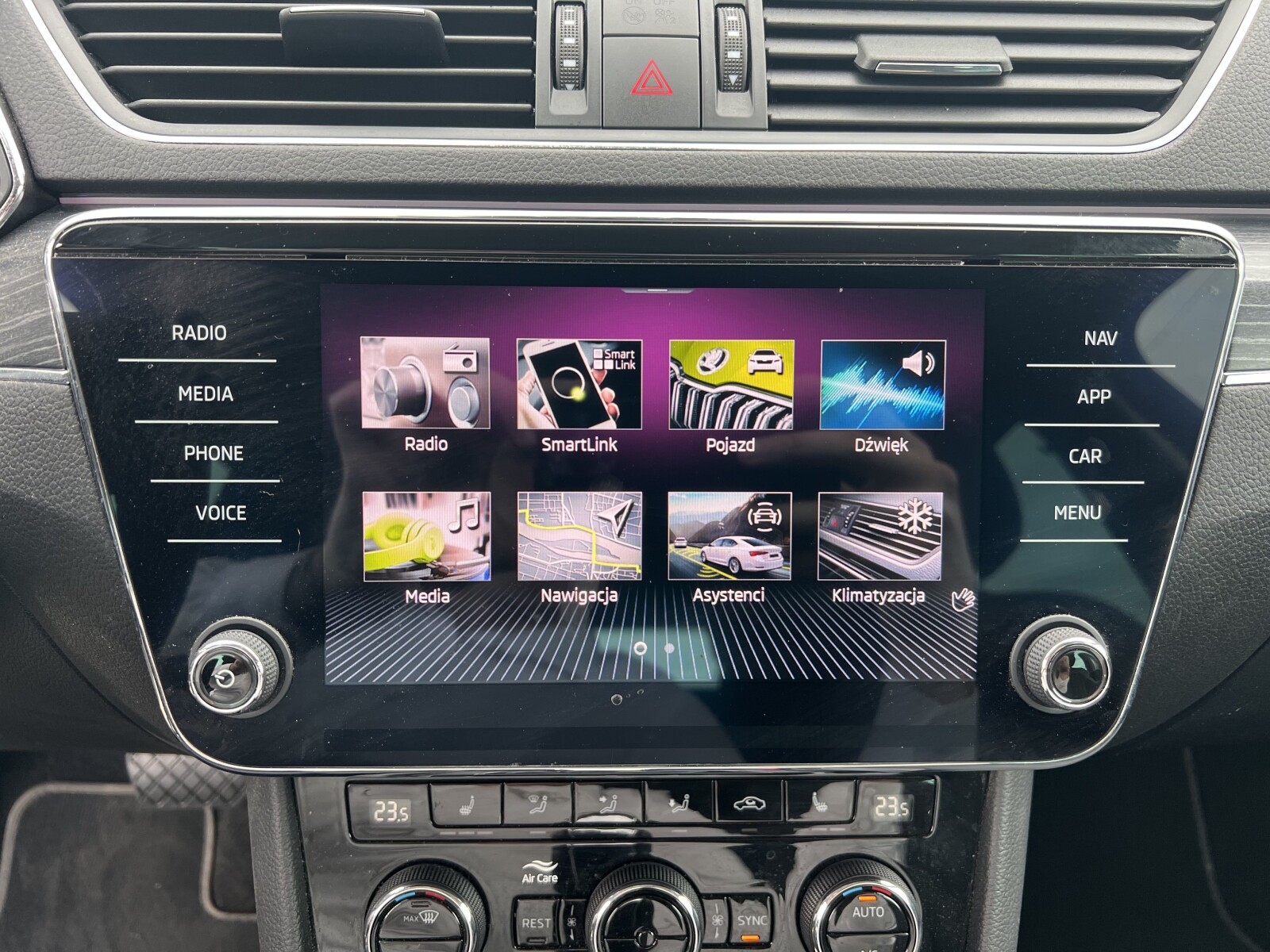 Škoda Superb Combi - zdjęcie 14