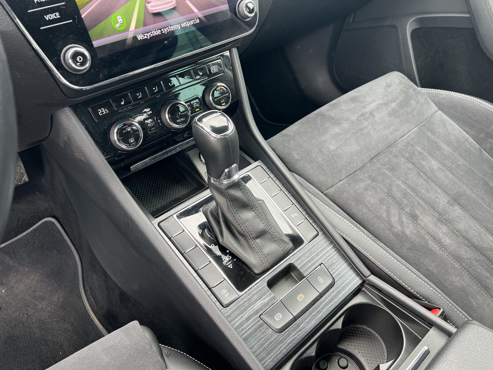 Škoda Superb Combi - zdjęcie 15