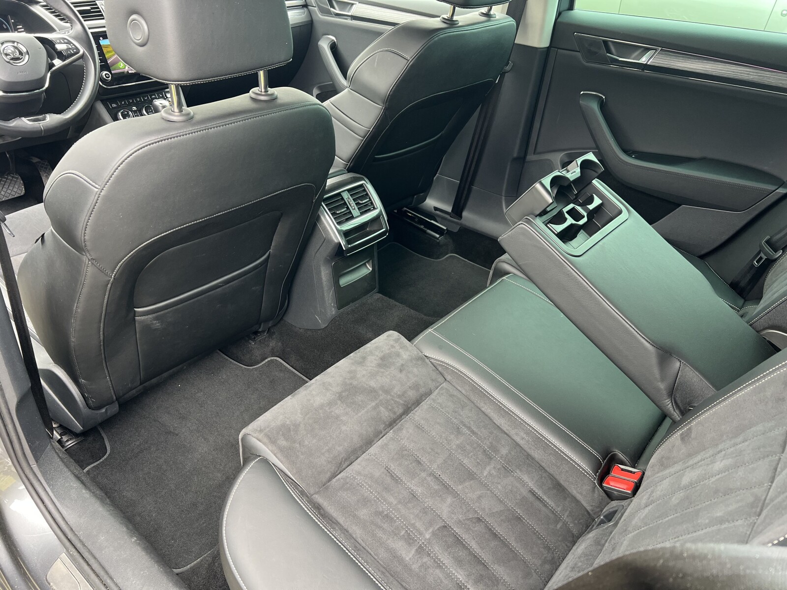 Škoda Superb Combi - zdjęcie 30