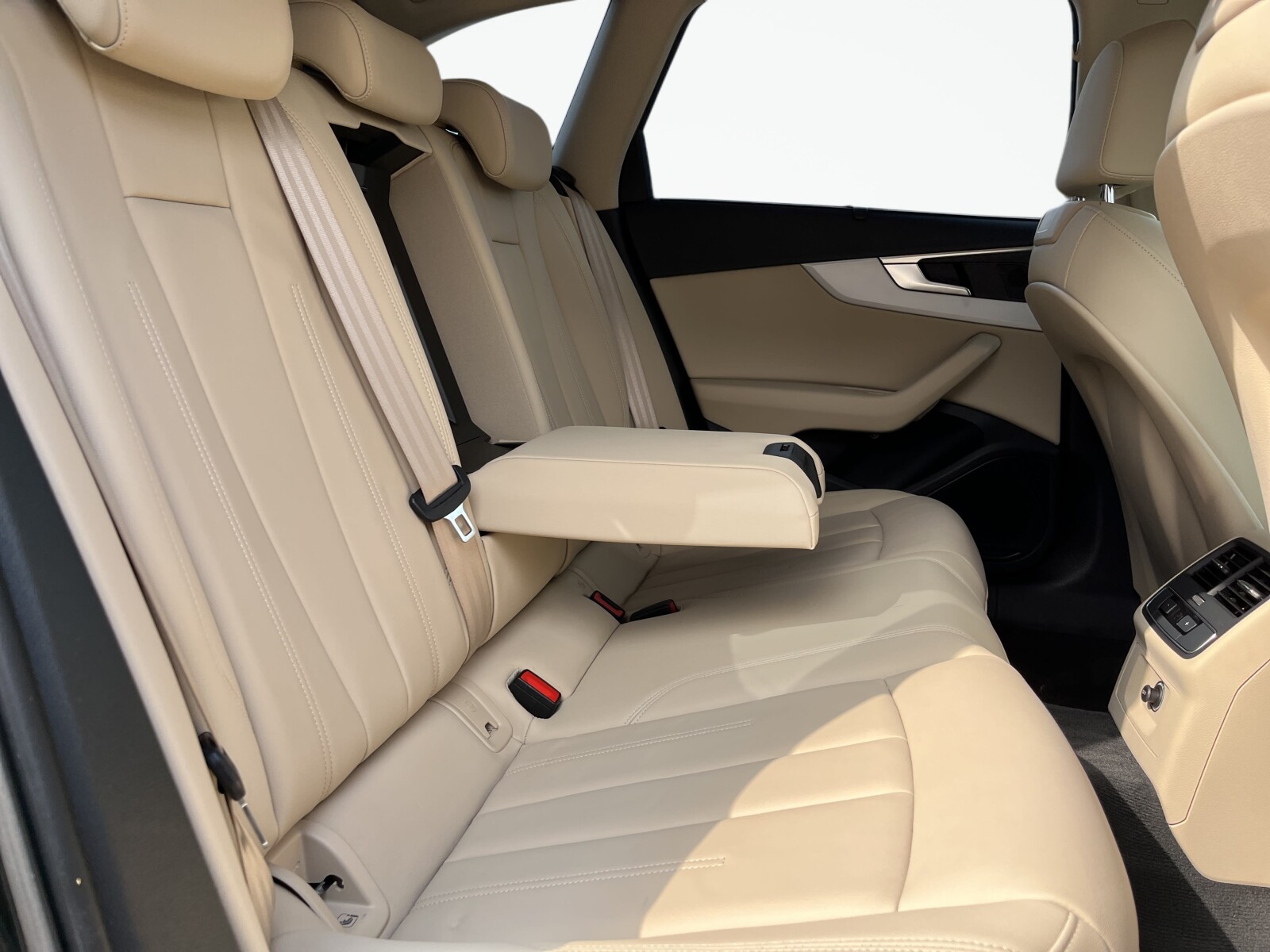 Audi A4 Avant - zdjęcie 21