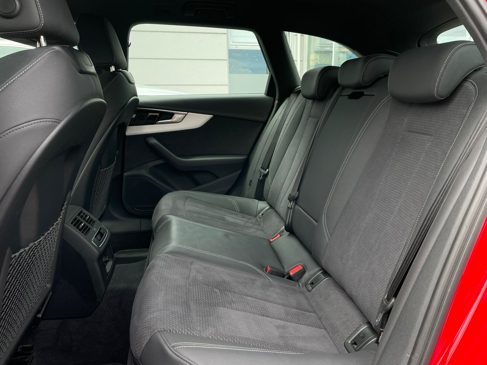 Audi A4 Avant - zdjęcie 12