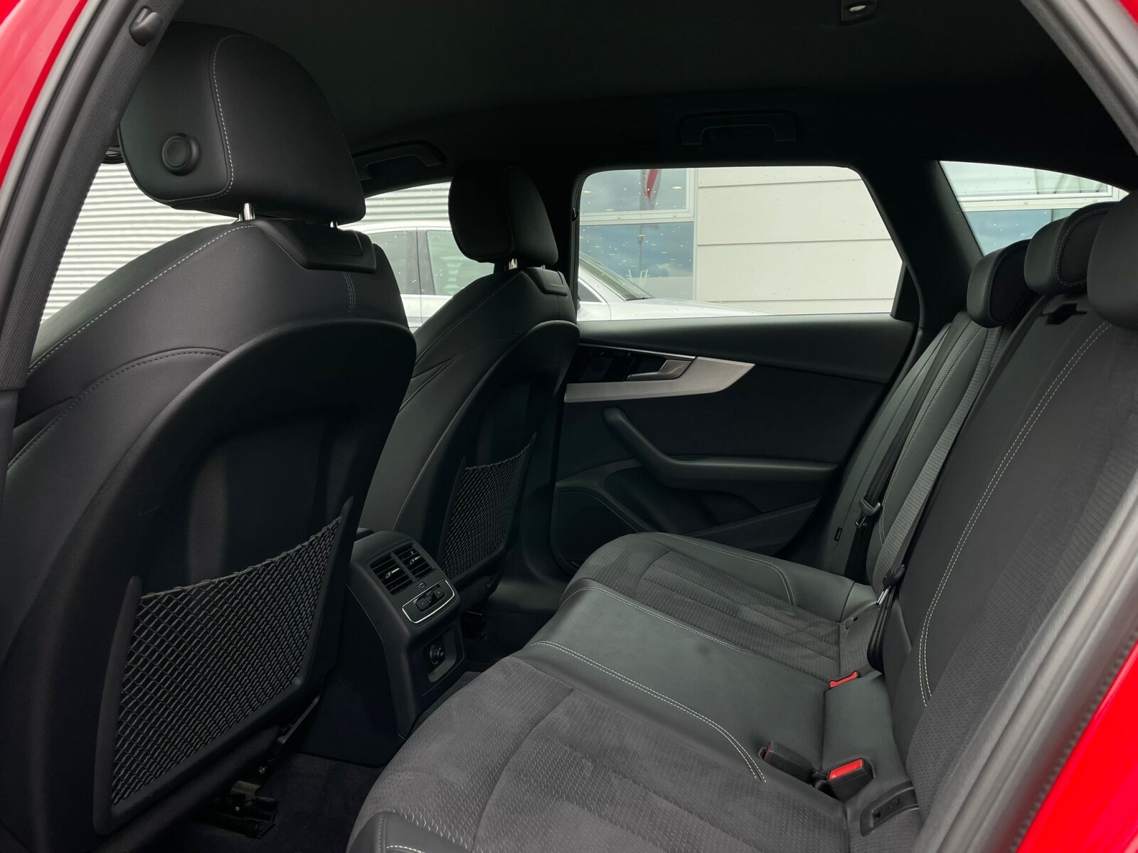 Audi A4 Avant - zdjęcie 11