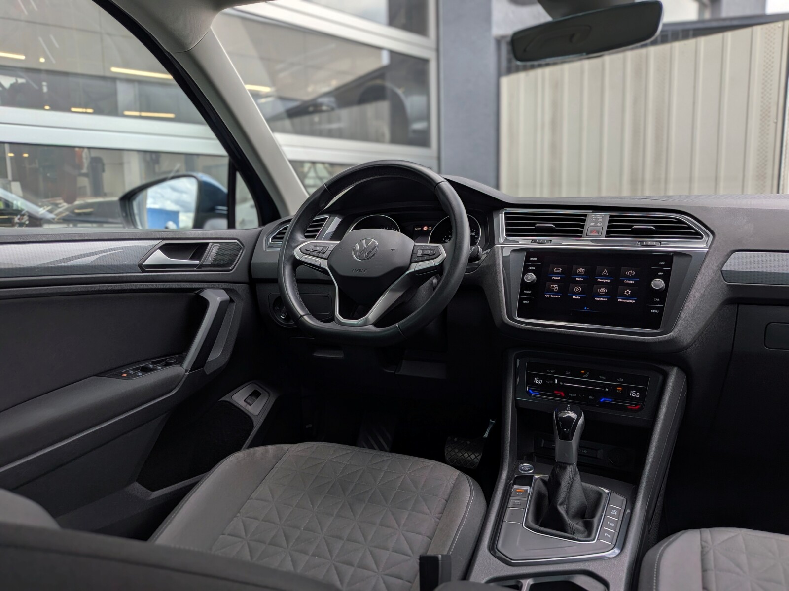 Volkswagen Tiguan - zdjęcie 13