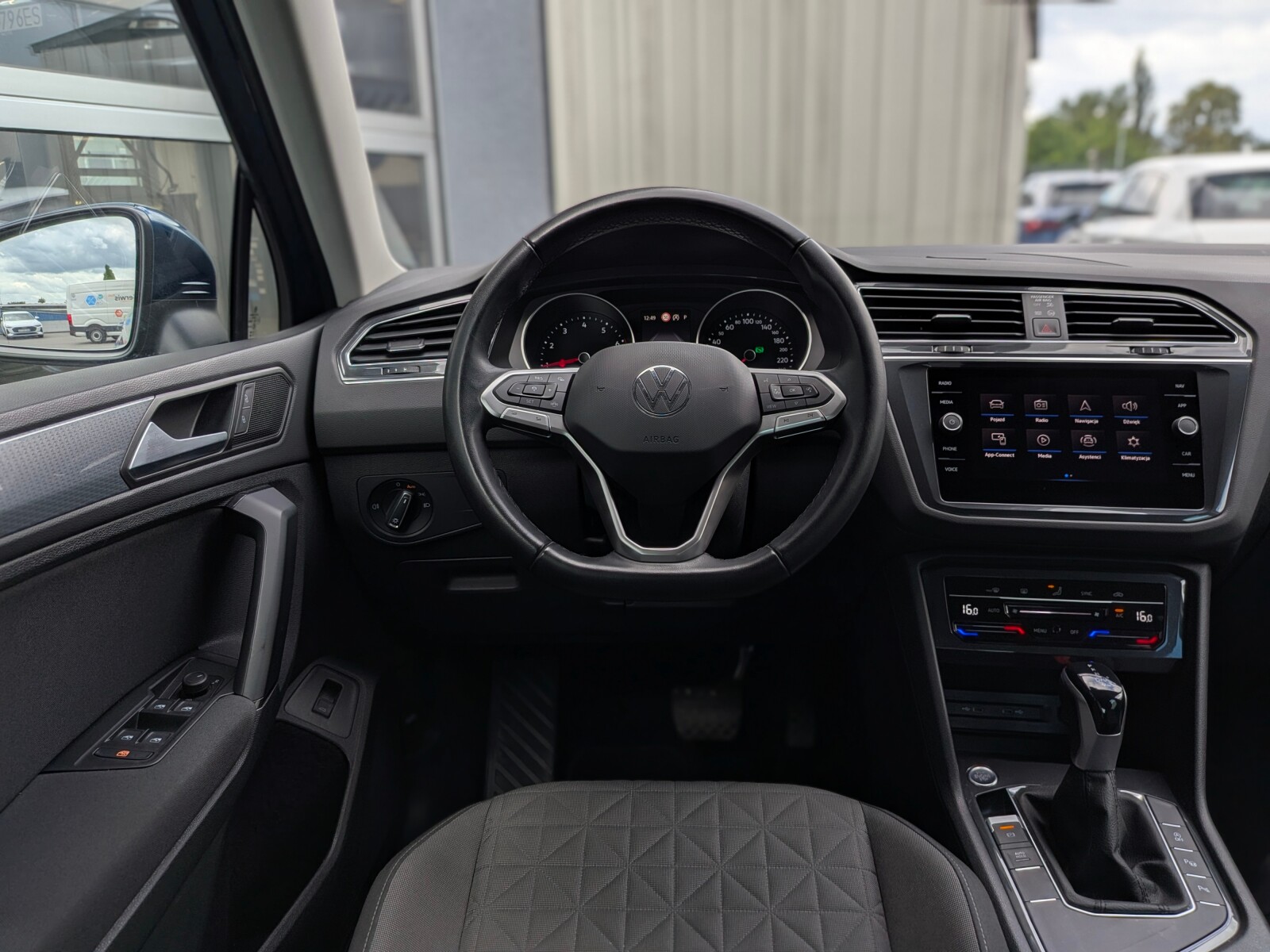 Volkswagen Tiguan - zdjęcie 15