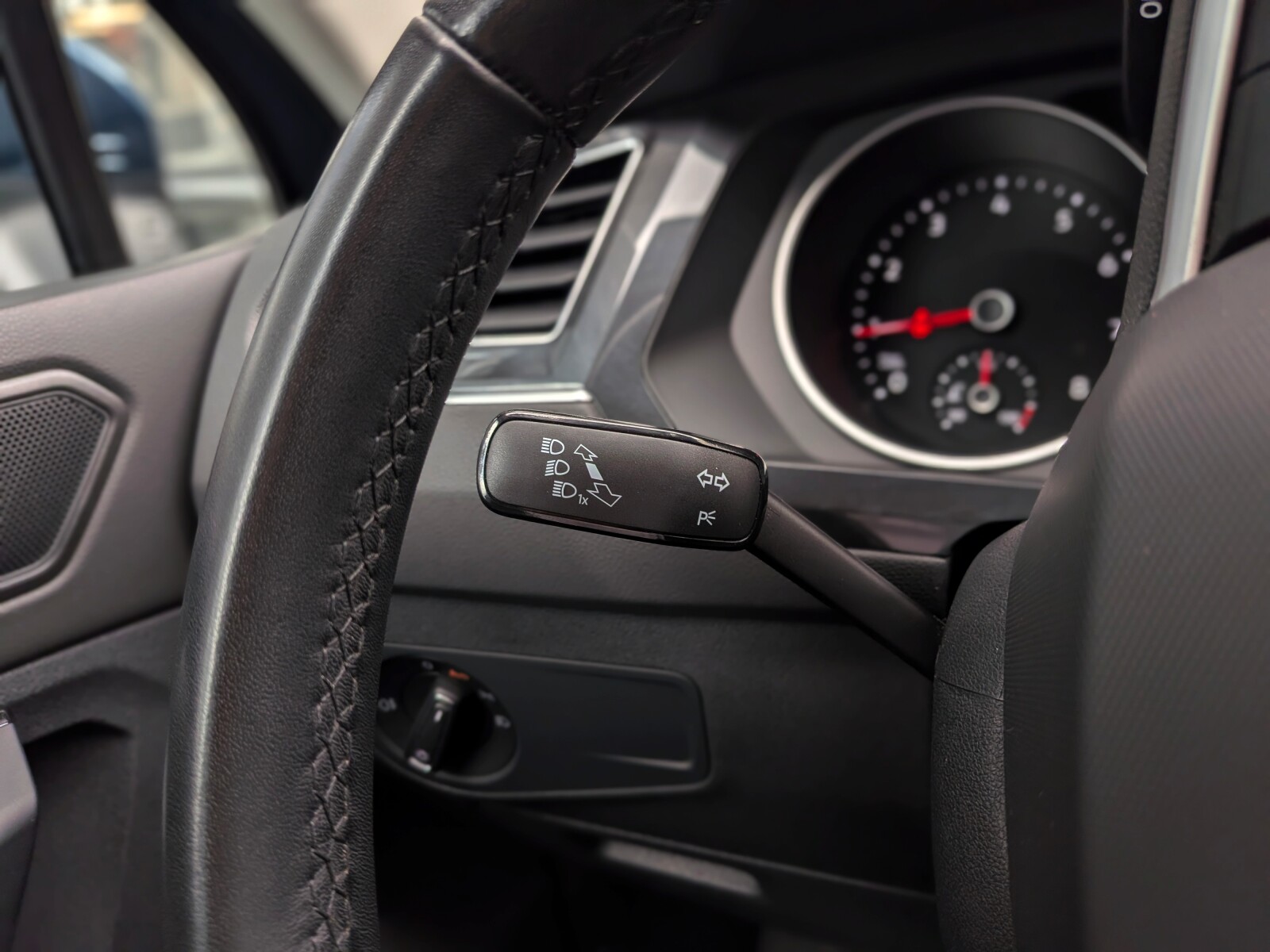 Volkswagen Tiguan - zdjęcie 19