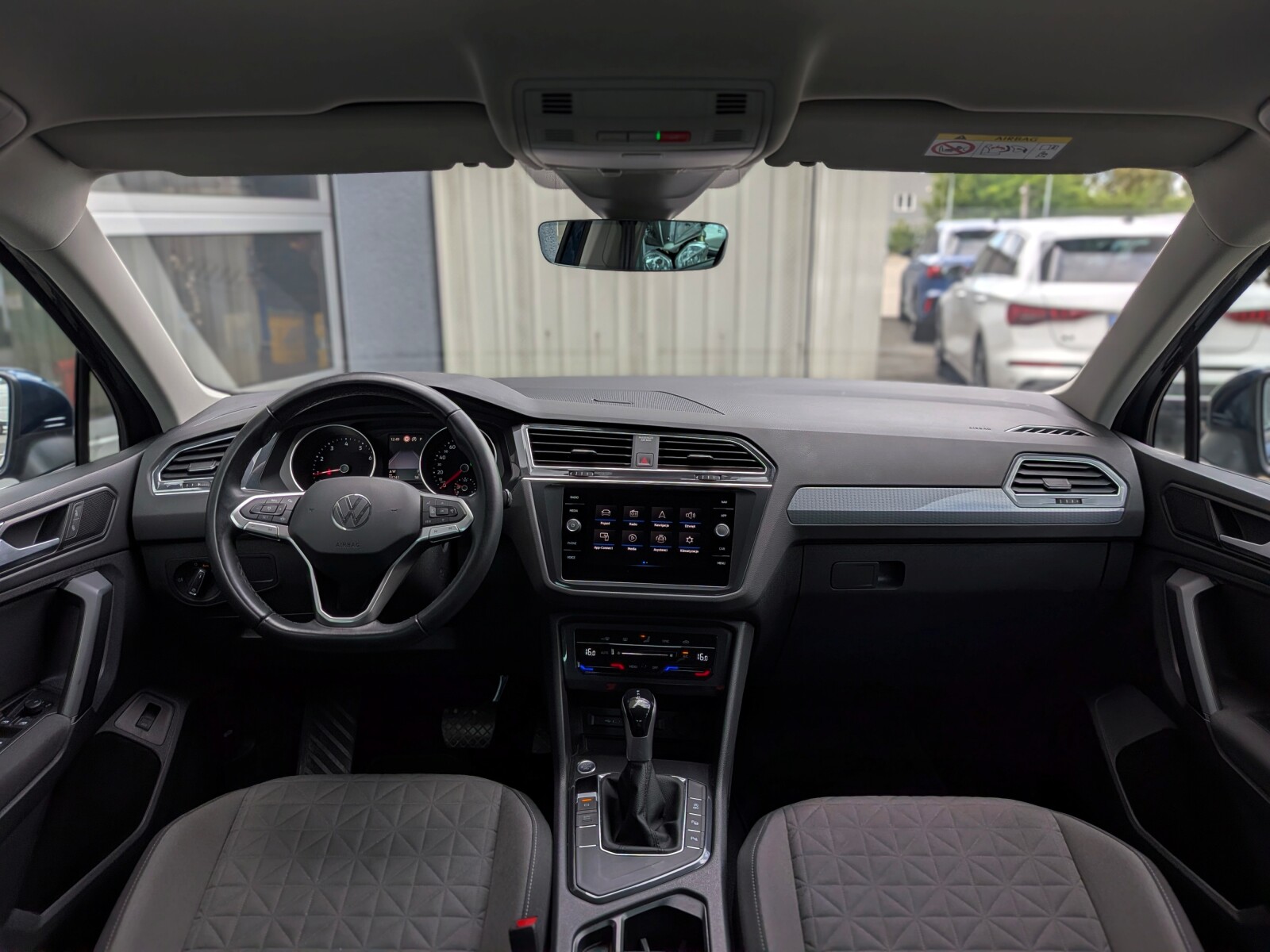 Volkswagen Tiguan - zdjęcie 11