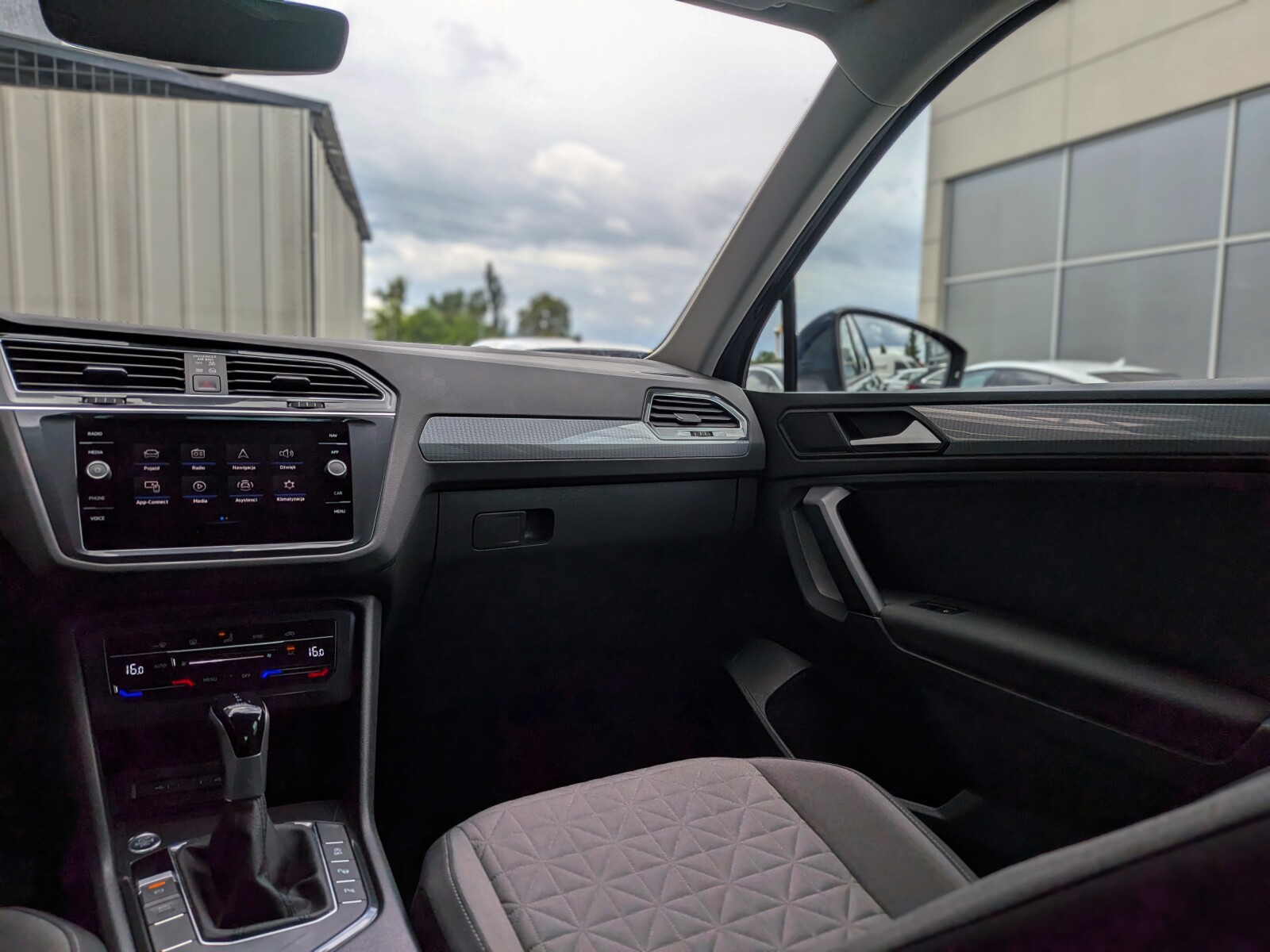 Volkswagen Tiguan - zdjęcie 14