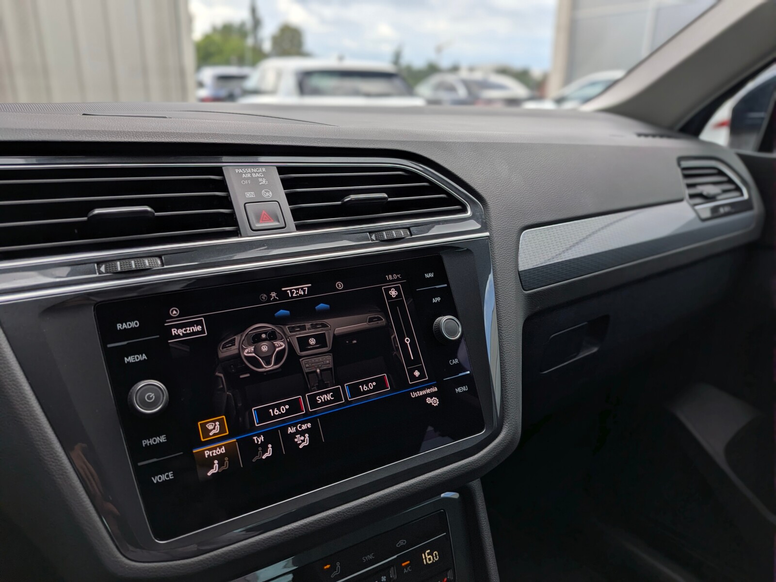 Volkswagen Tiguan - zdjęcie 25