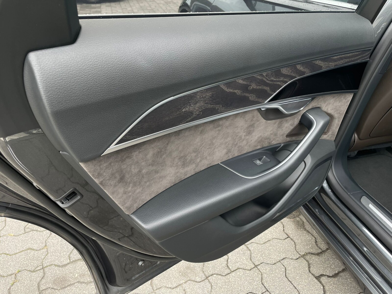 Audi A8 - zdjęcie 10