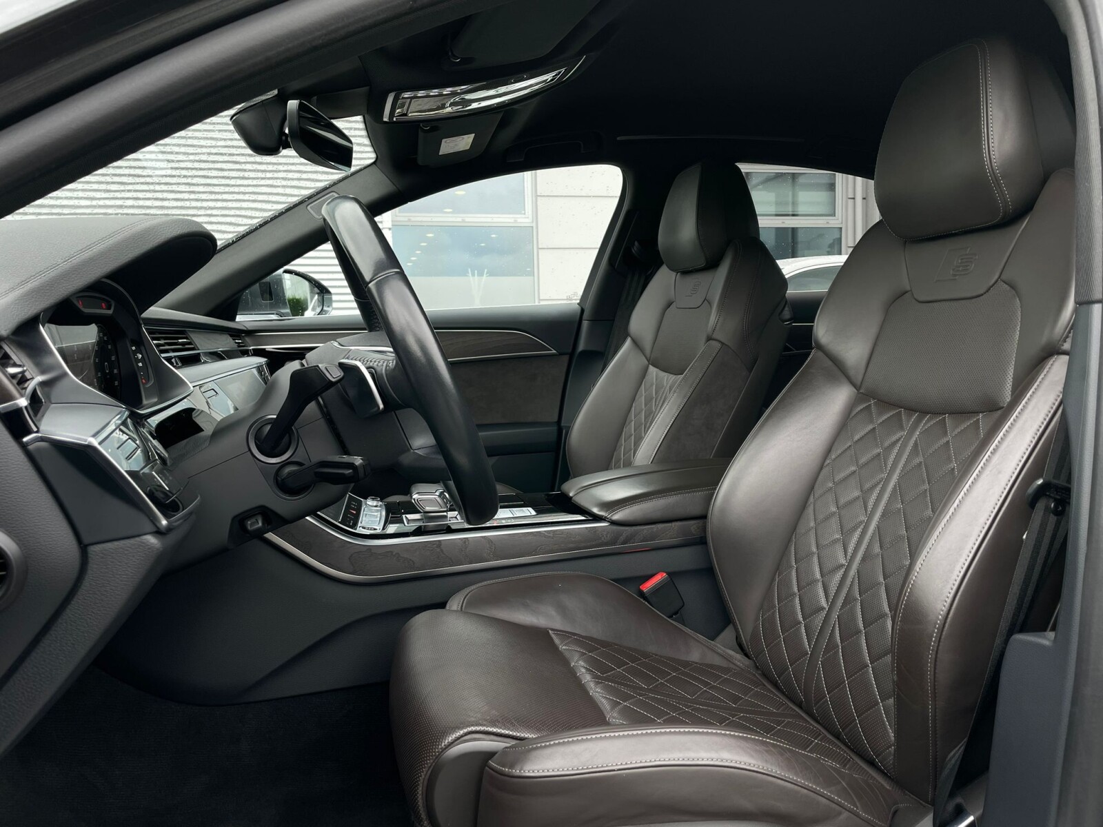 Audi A8 - zdjęcie 22