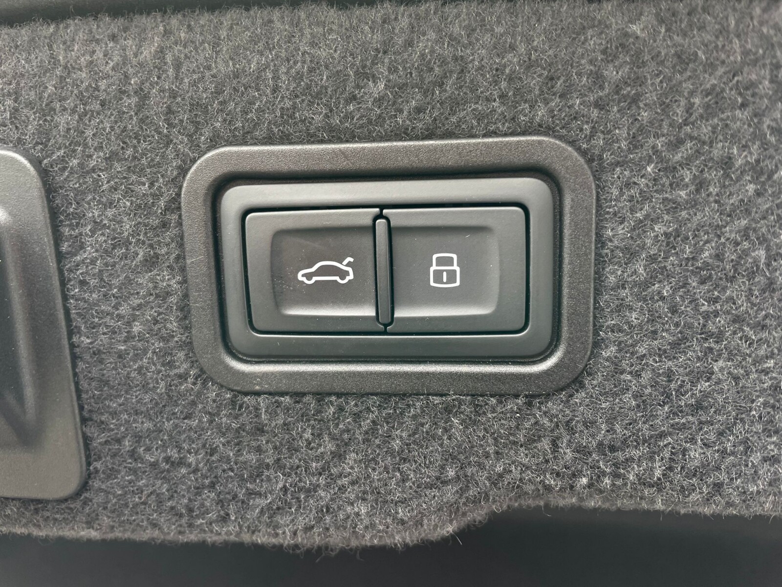 Audi A8 - zdjęcie 9