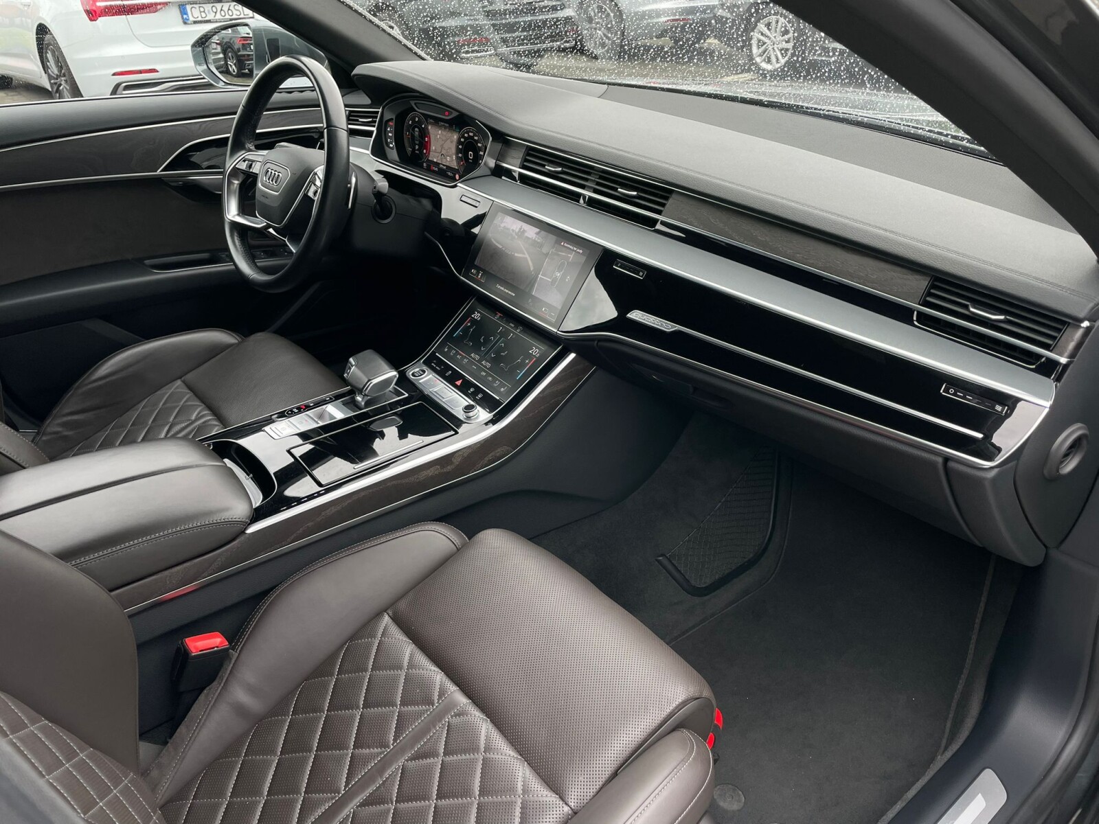 Audi A8 - zdjęcie 23