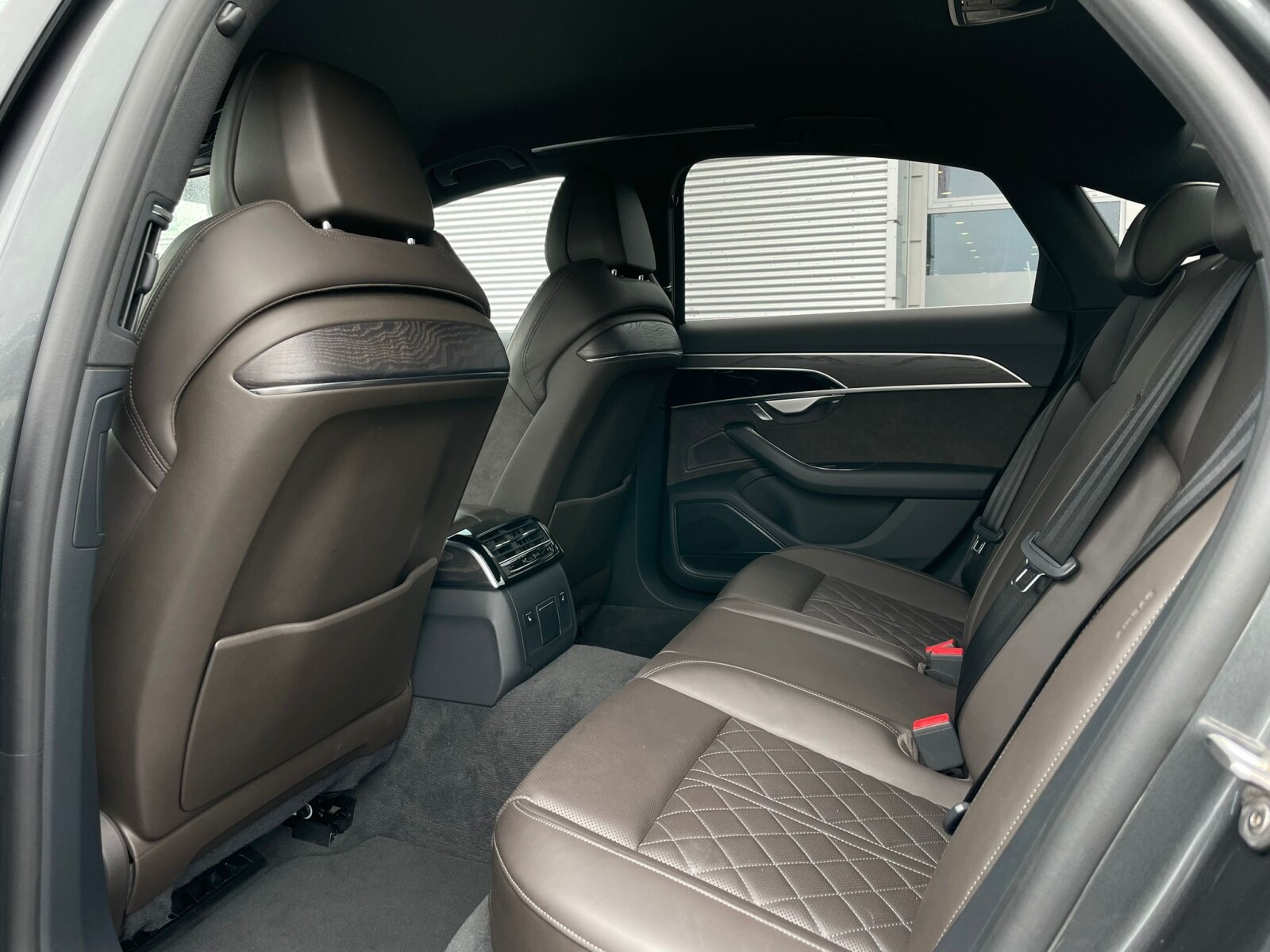 Audi A8 - zdjęcie 11