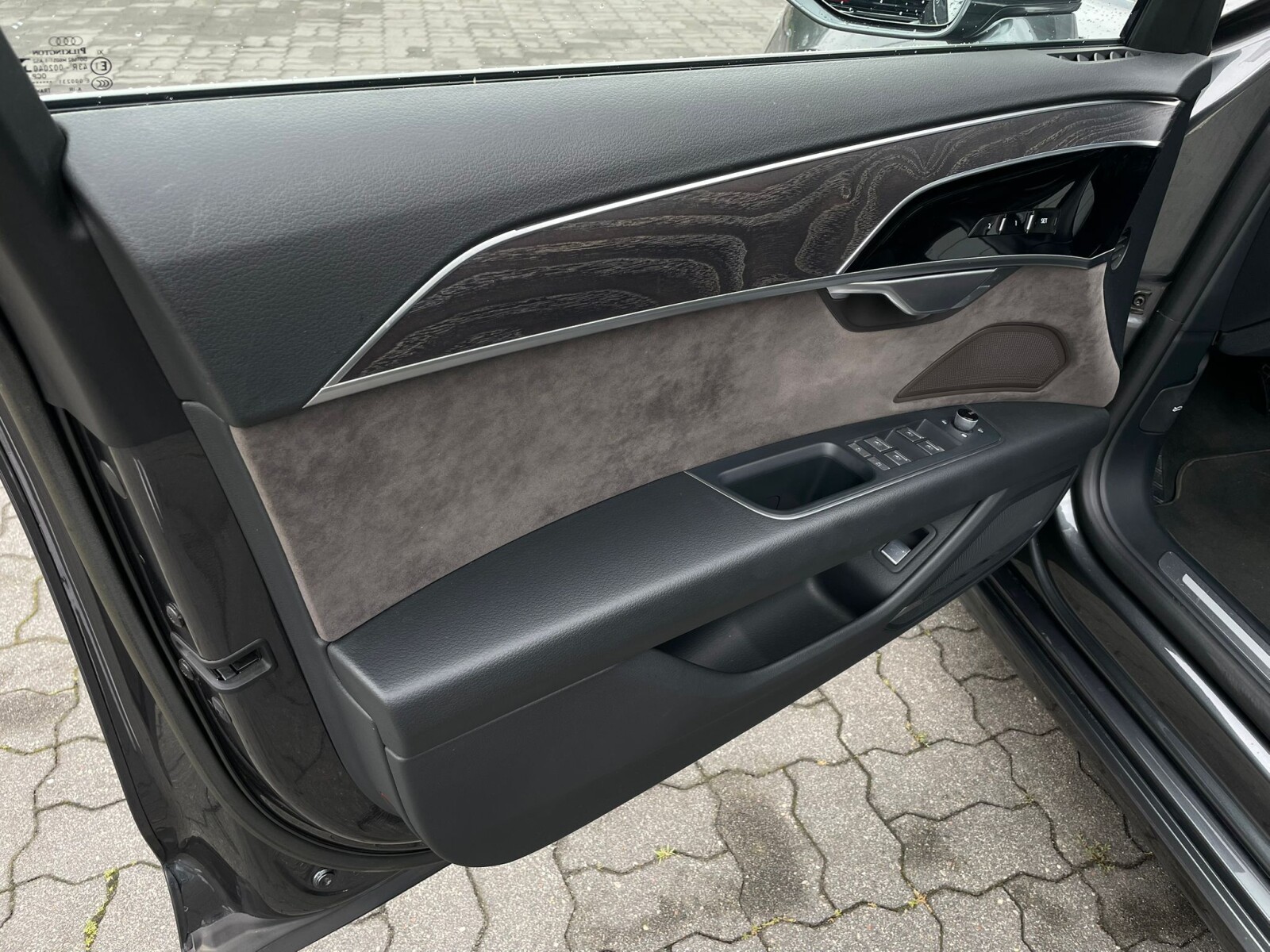 Audi A8 - zdjęcie 18