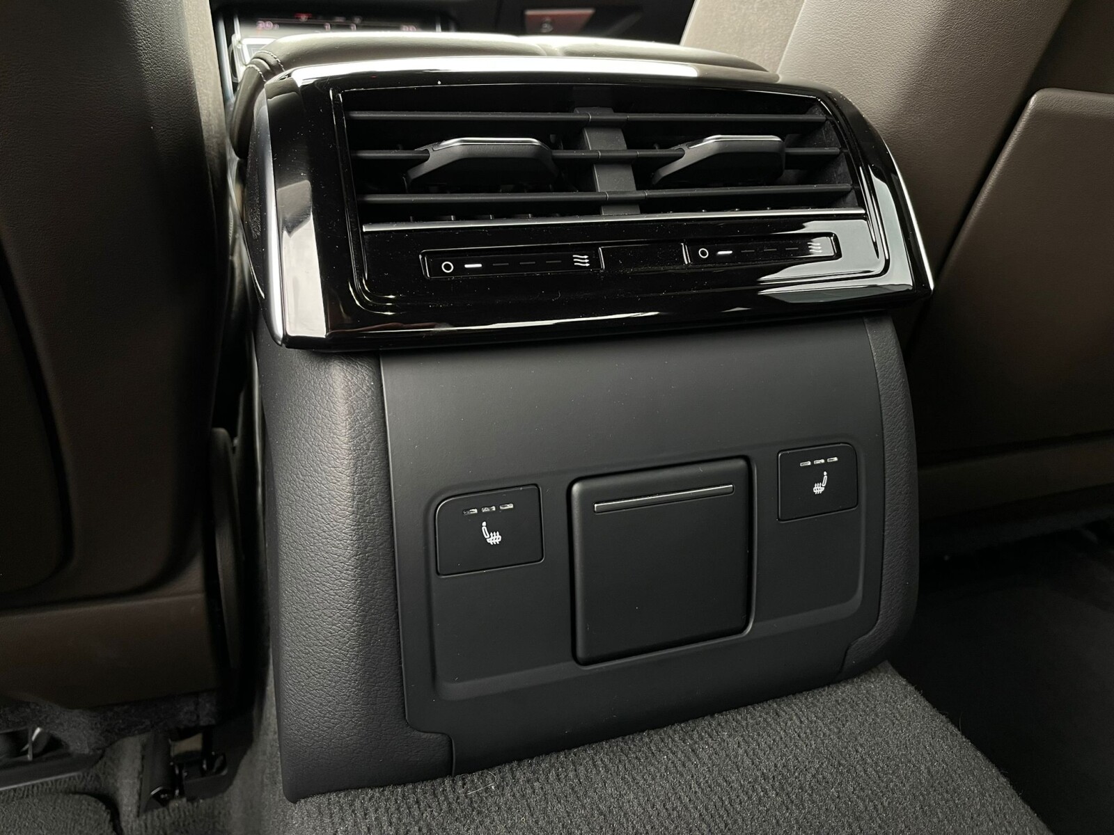 Audi A8 - zdjęcie 13