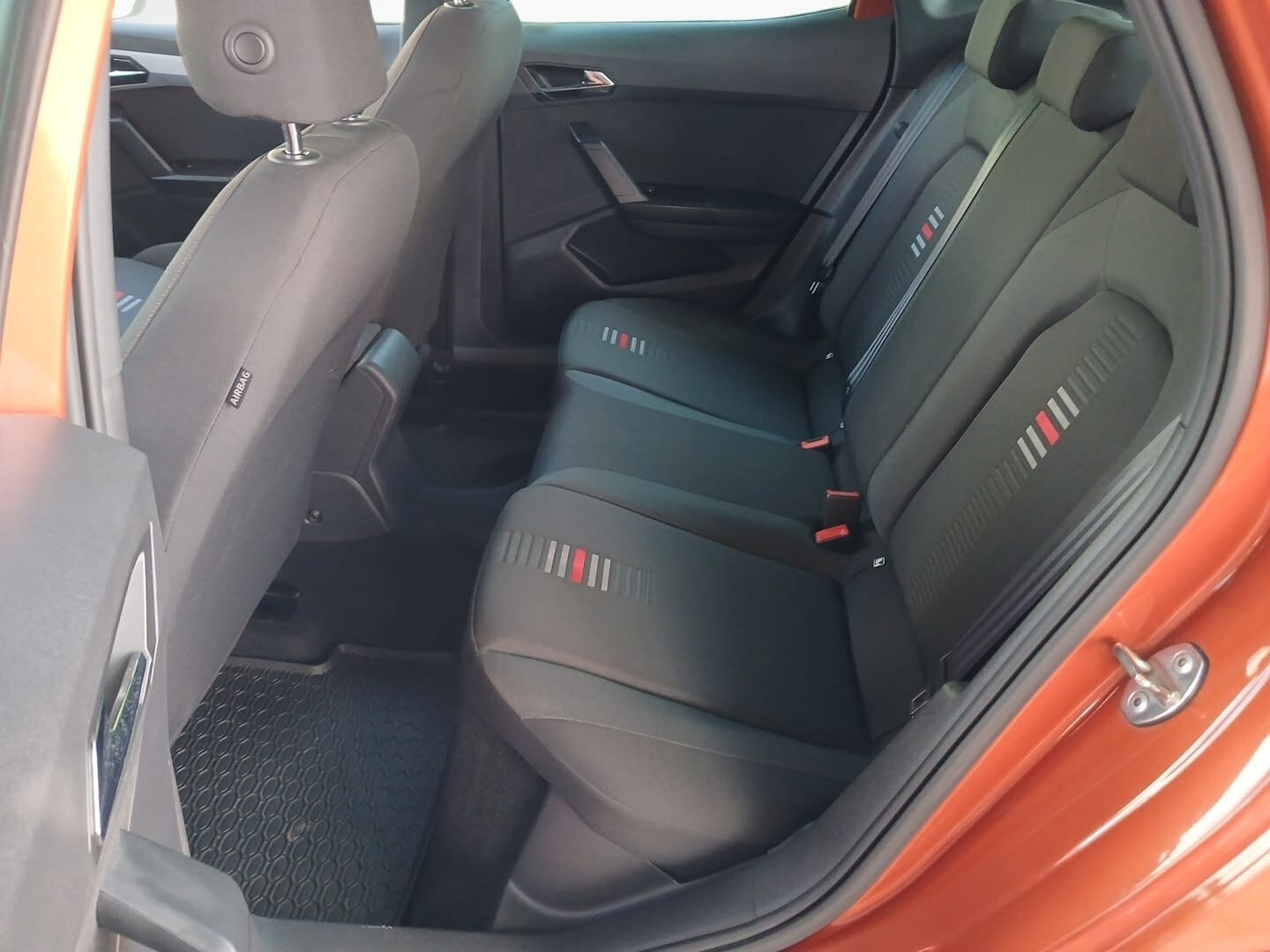 Seat Arona - zdjęcie 37