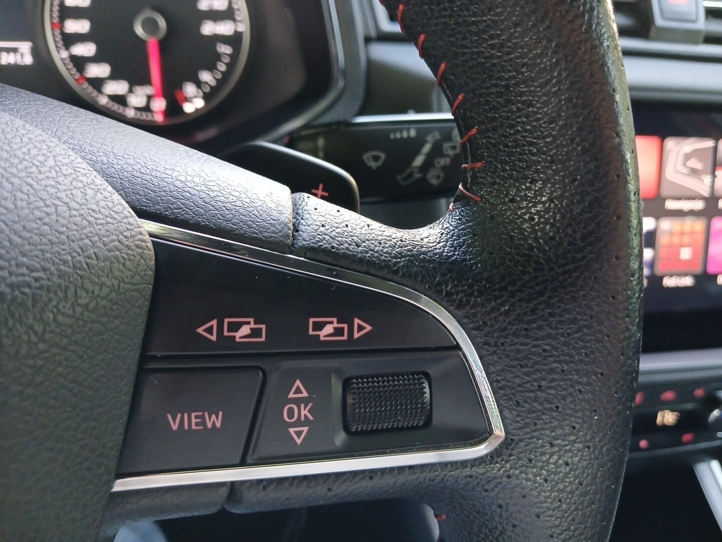 Seat Arona - zdjęcie 16
