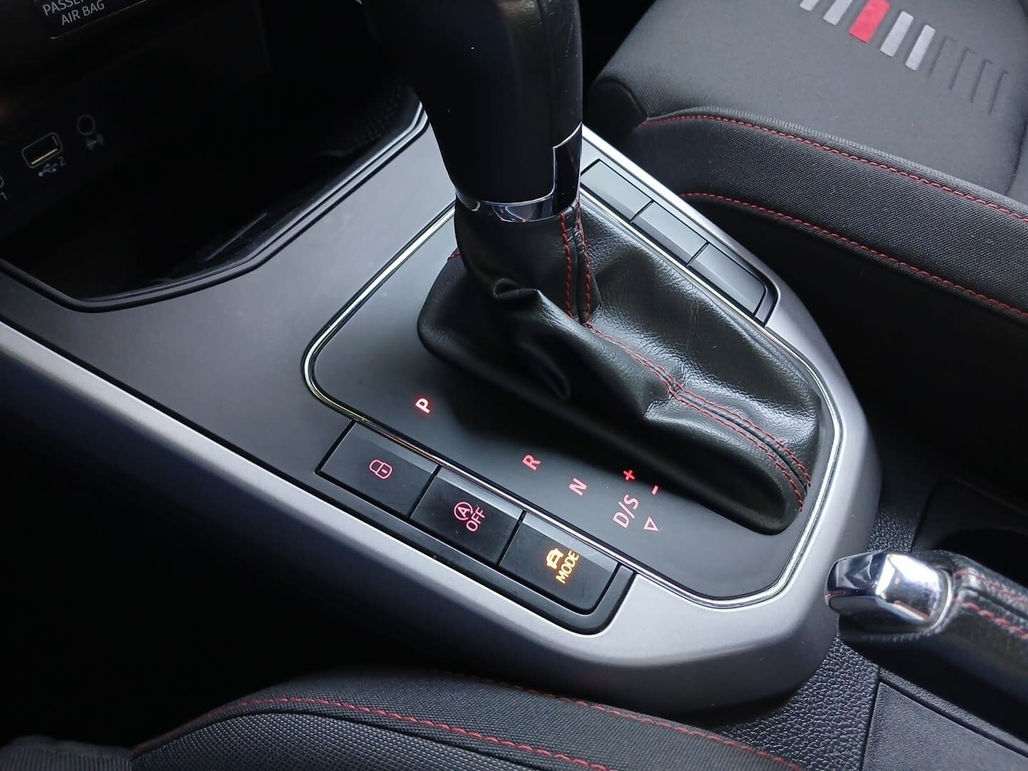 Seat Arona - zdjęcie 15