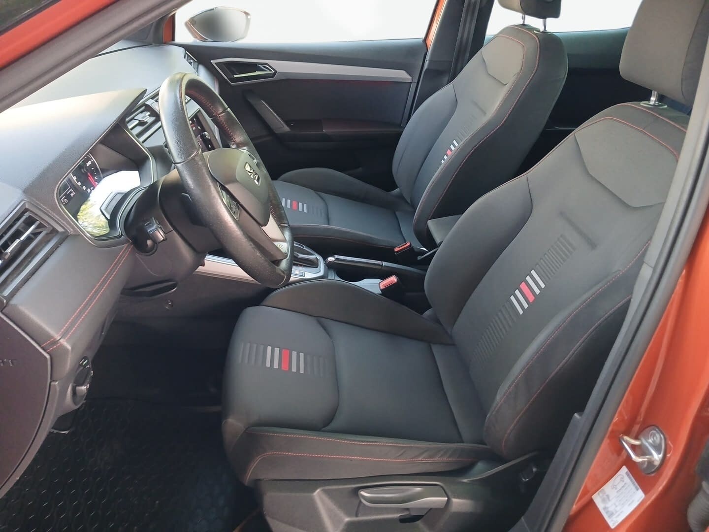Seat Arona - zdjęcie 36