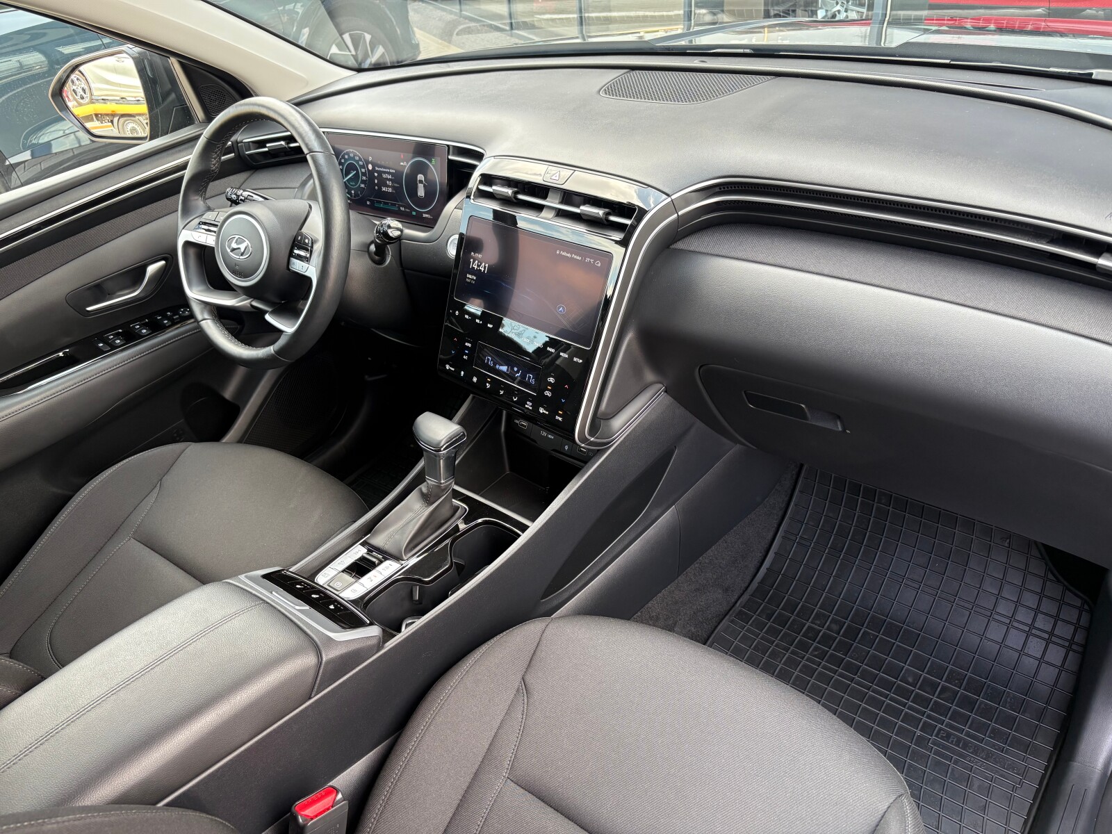 Hyundai Tucson - zdjęcie 16