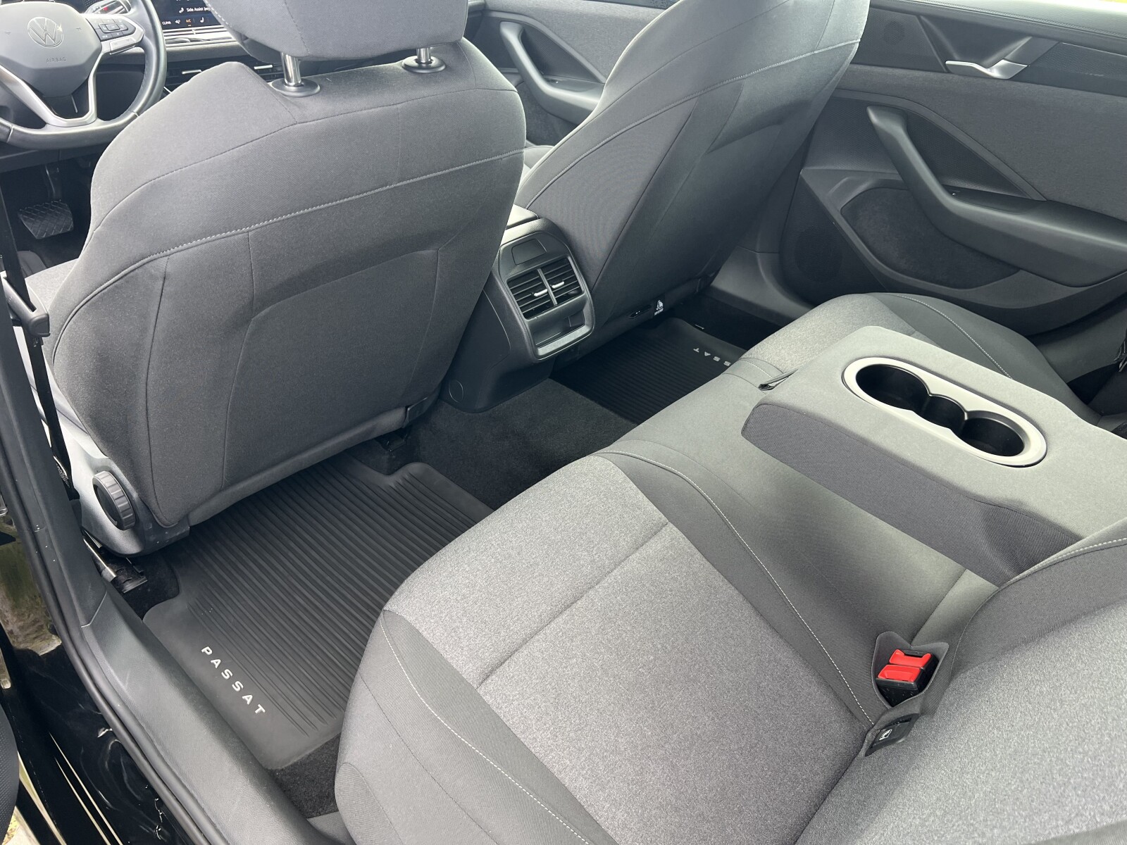Volkswagen Passat - zdjęcie 27