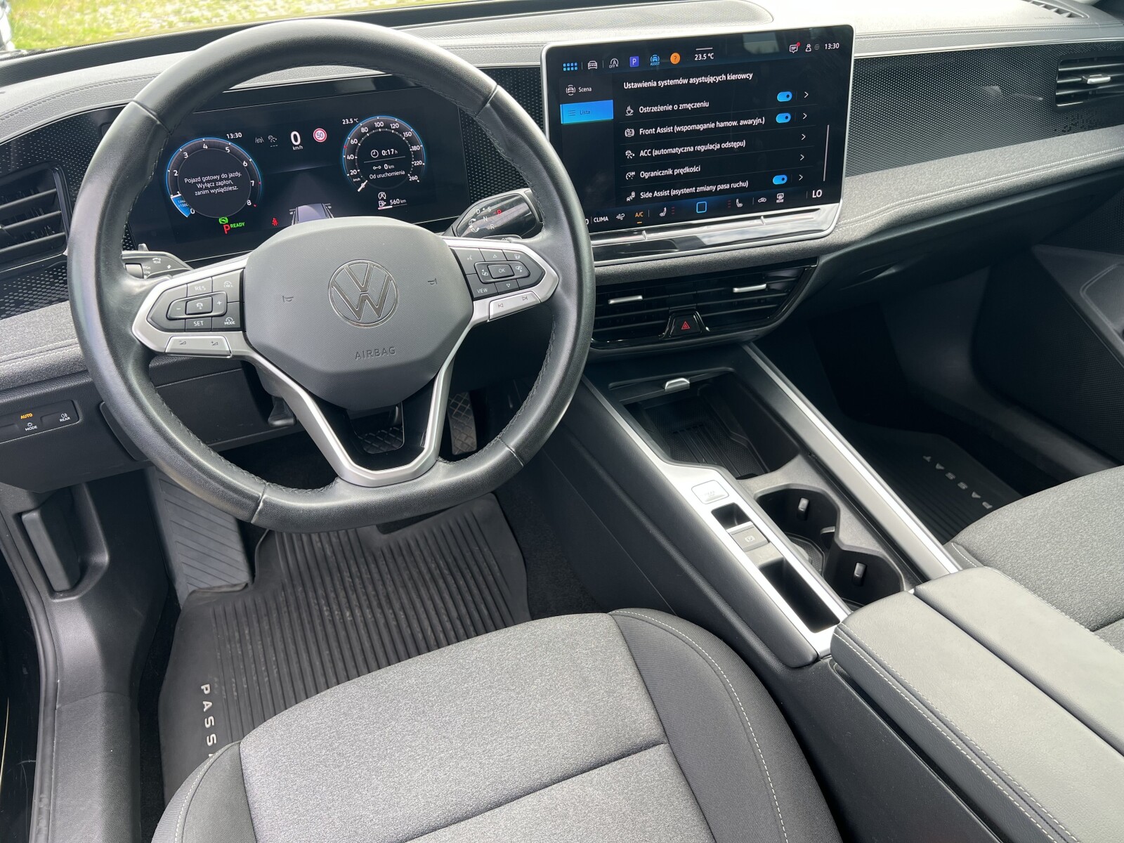 Volkswagen Passat - zdjęcie 28