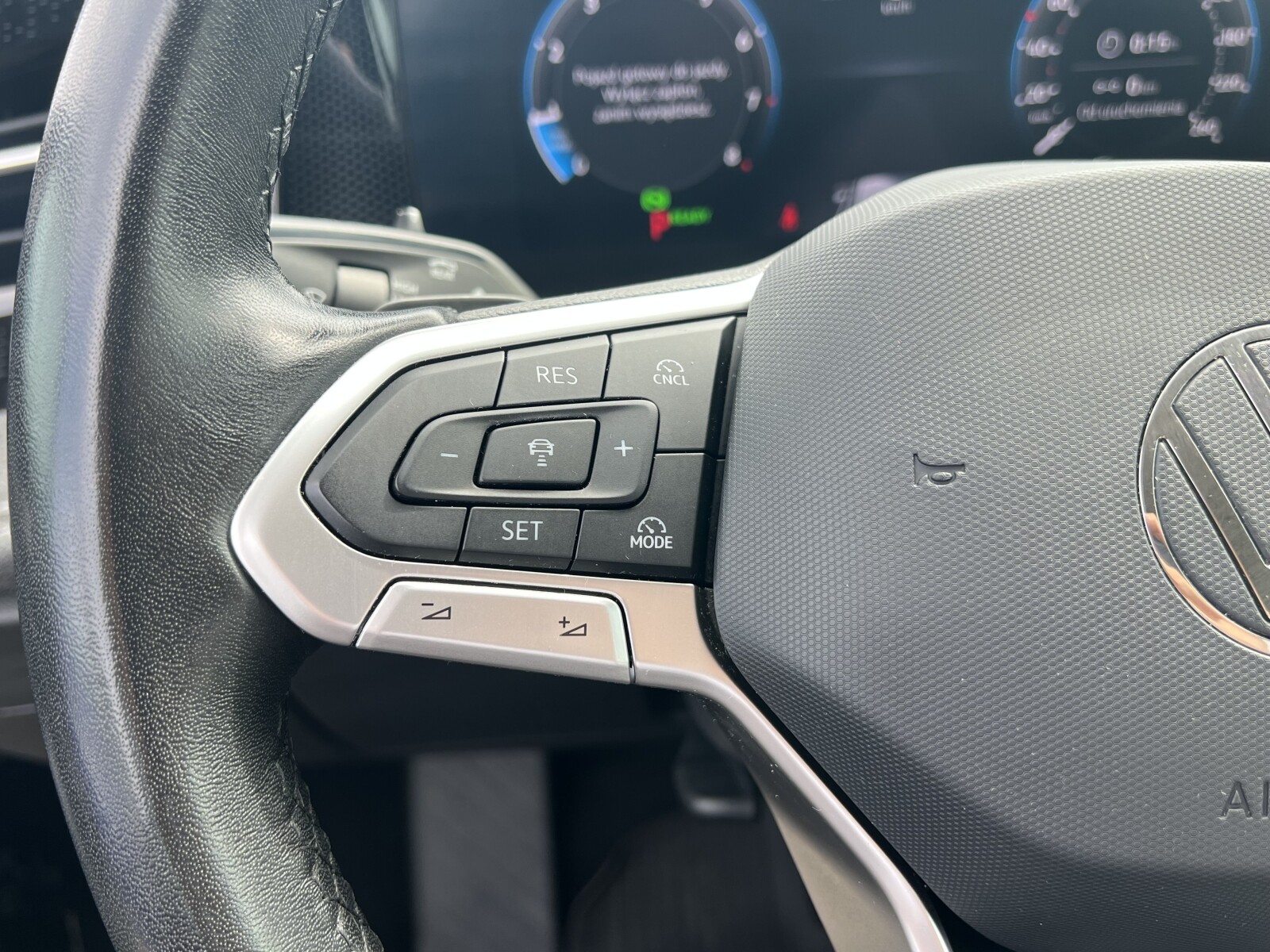 Volkswagen Passat - zdjęcie 15