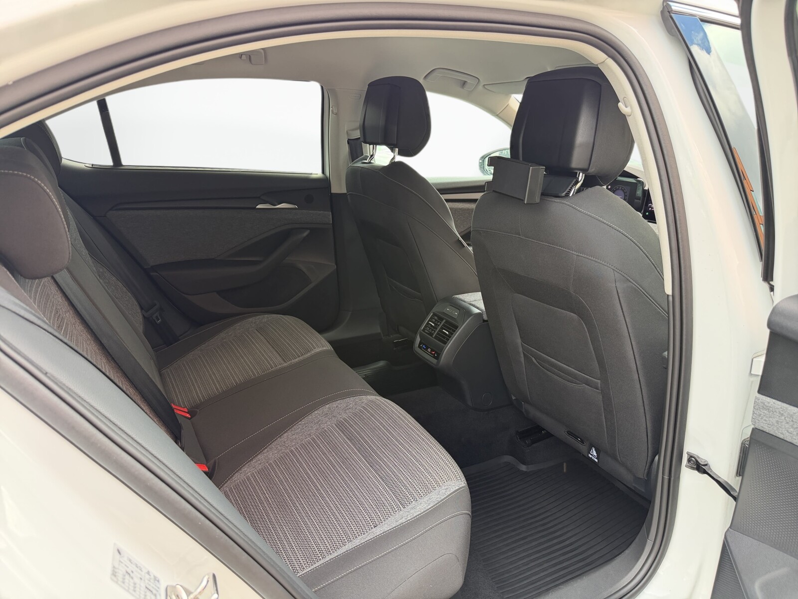 Škoda Superb - zdjęcie 40