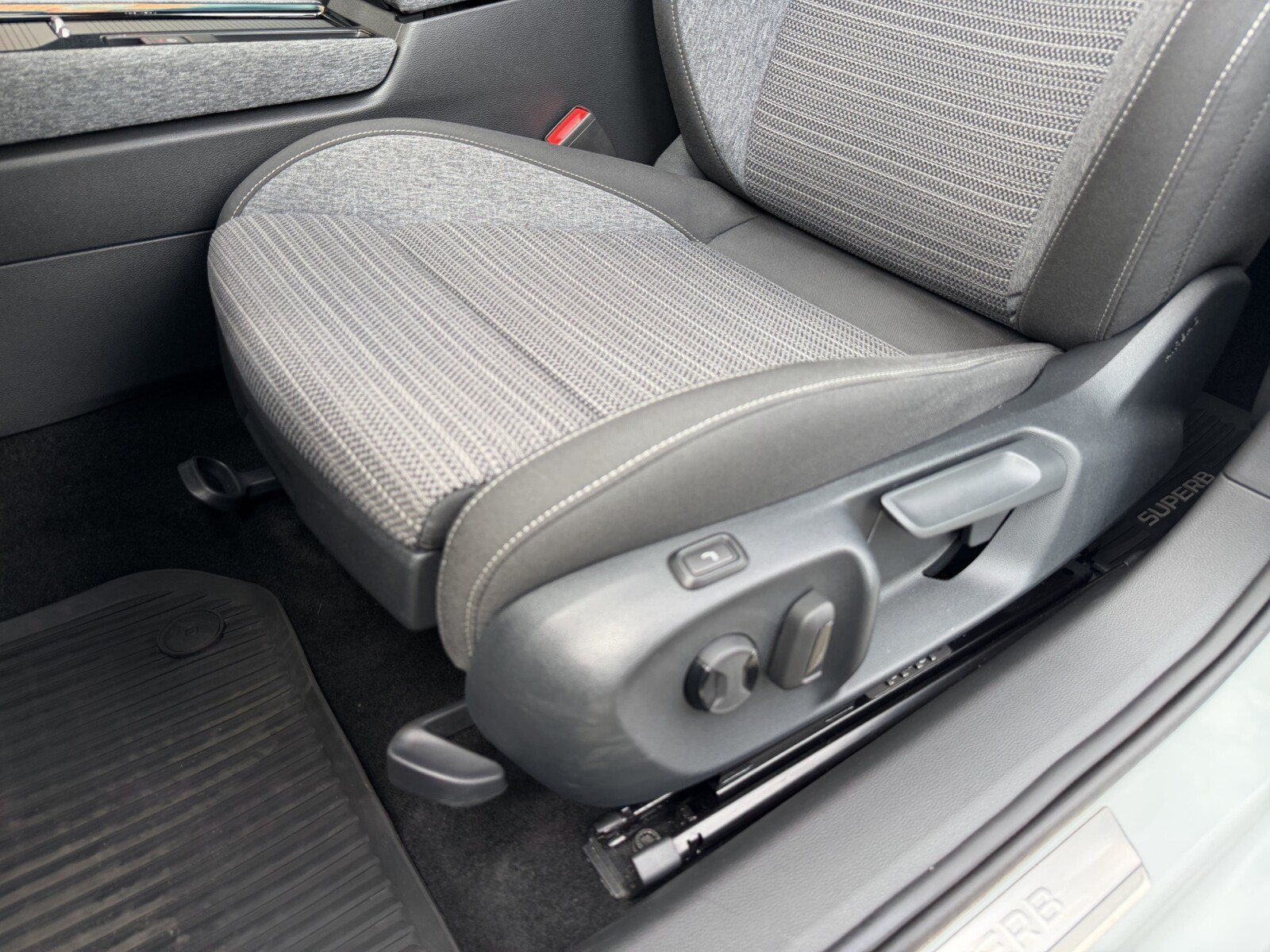 Škoda Superb - zdjęcie 13