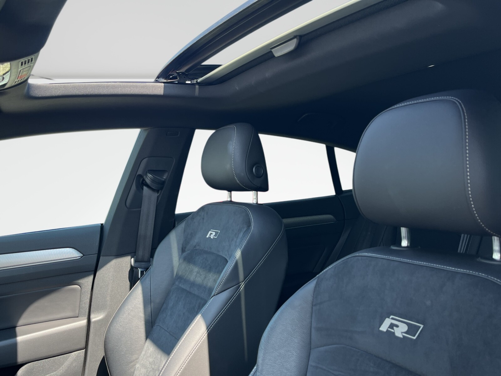 Volkswagen Arteon - zdjęcie 13