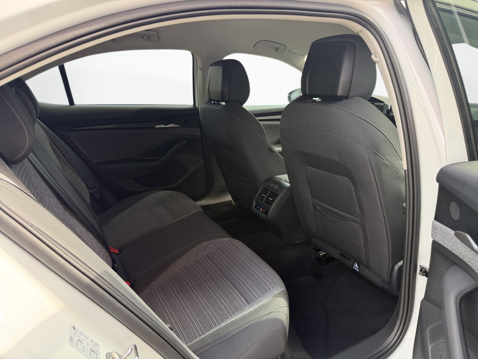 Škoda Superb - zdjęcie 40