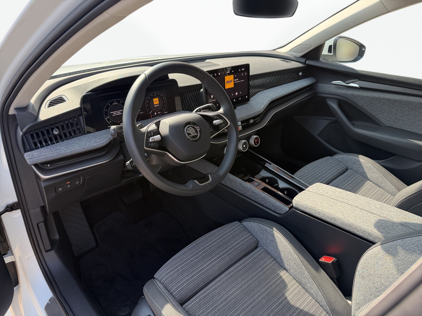 Škoda Superb - zdjęcie 10