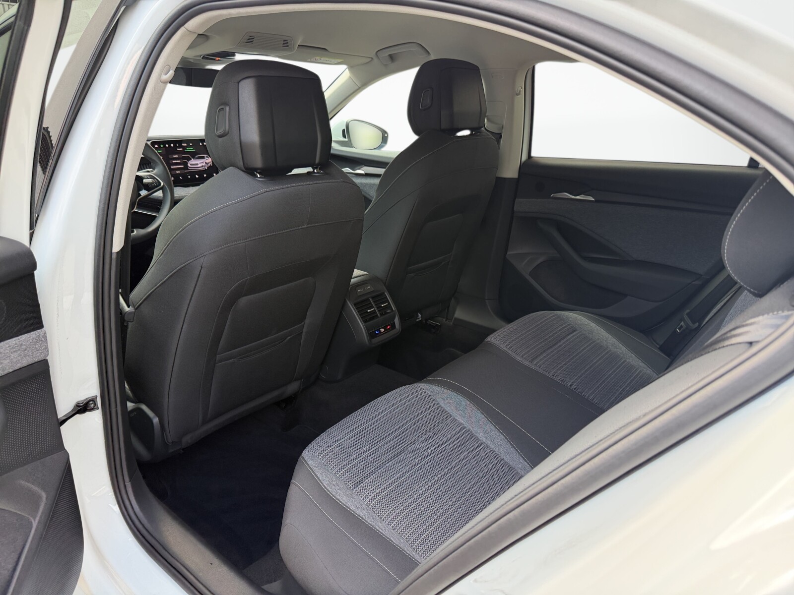 Škoda Superb - zdjęcie 35