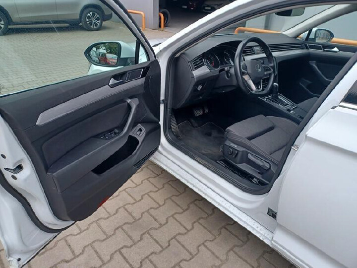 Volkswagen Passat Variant - zdjęcie 5
