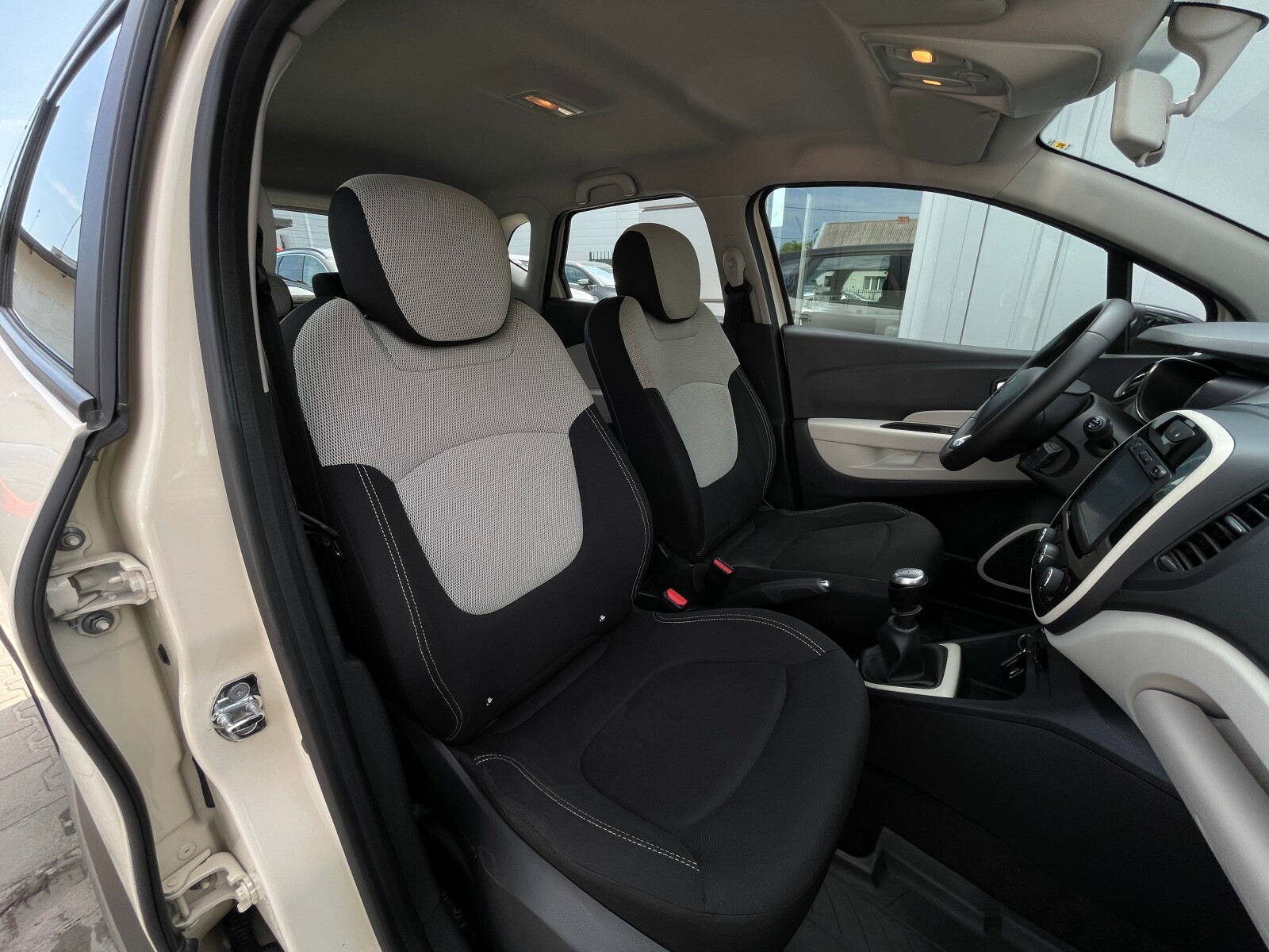 Renault Captur - zdjęcie 16