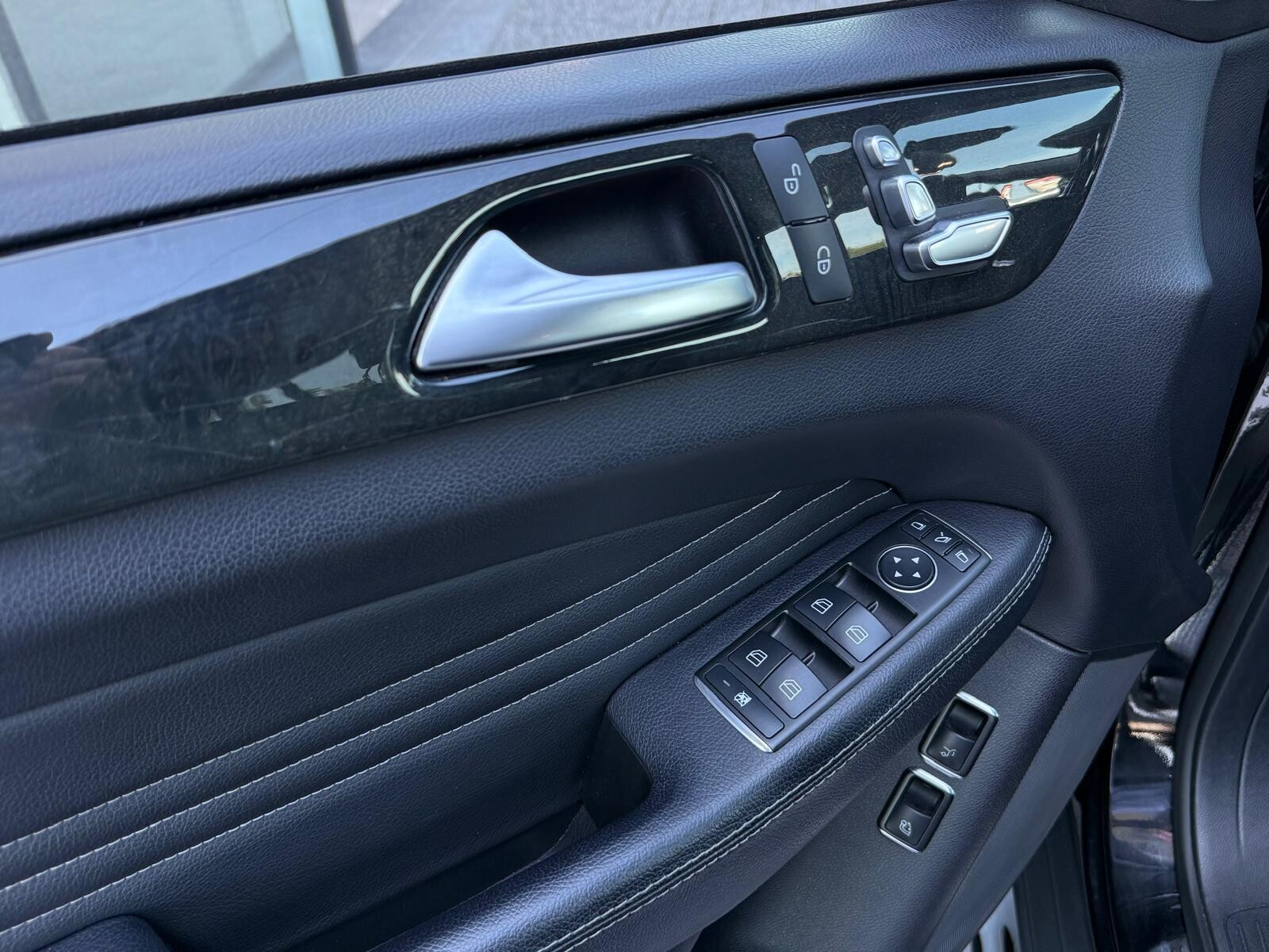 Mercedes-Benz GLE 350 - zdjęcie 15
