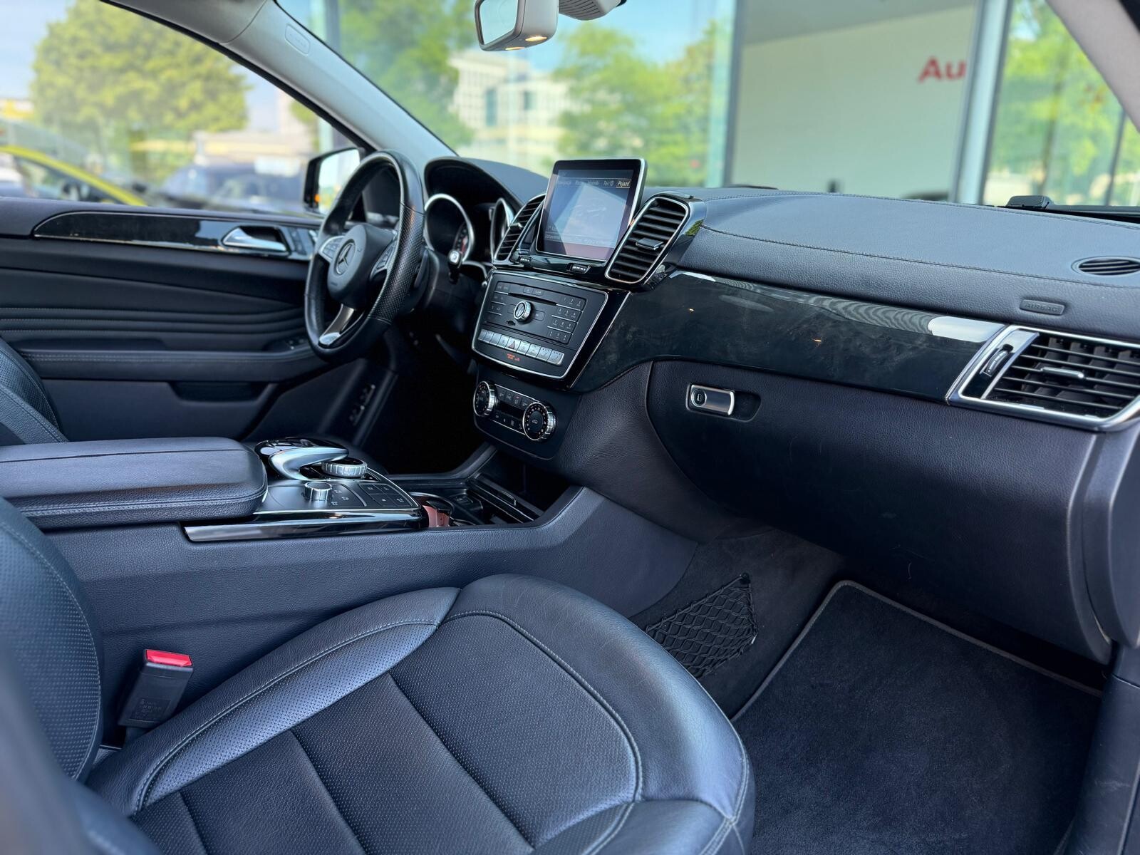 Mercedes-Benz GLE 350 - zdjęcie 19