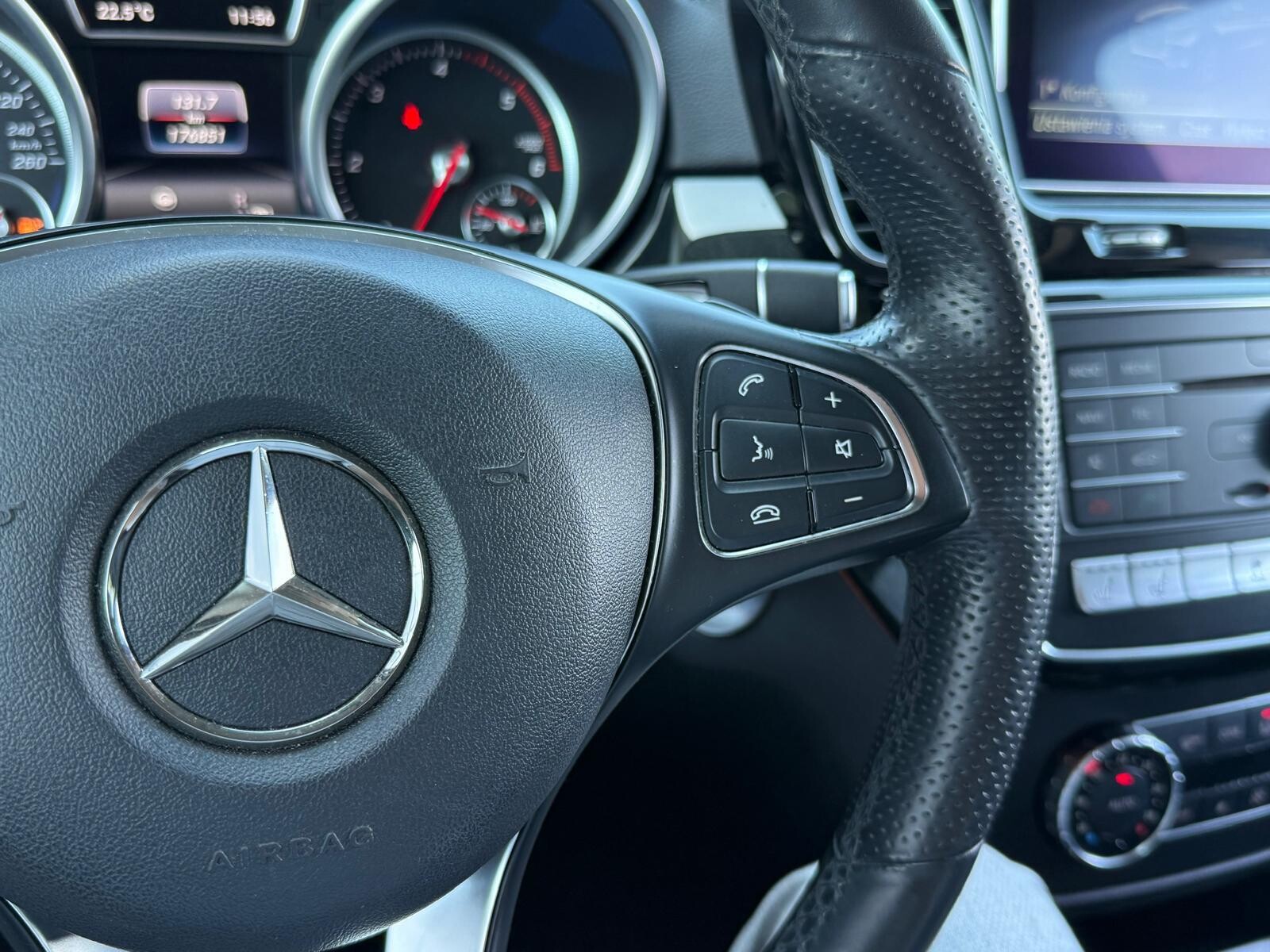Mercedes-Benz GLE 350 - zdjęcie 26