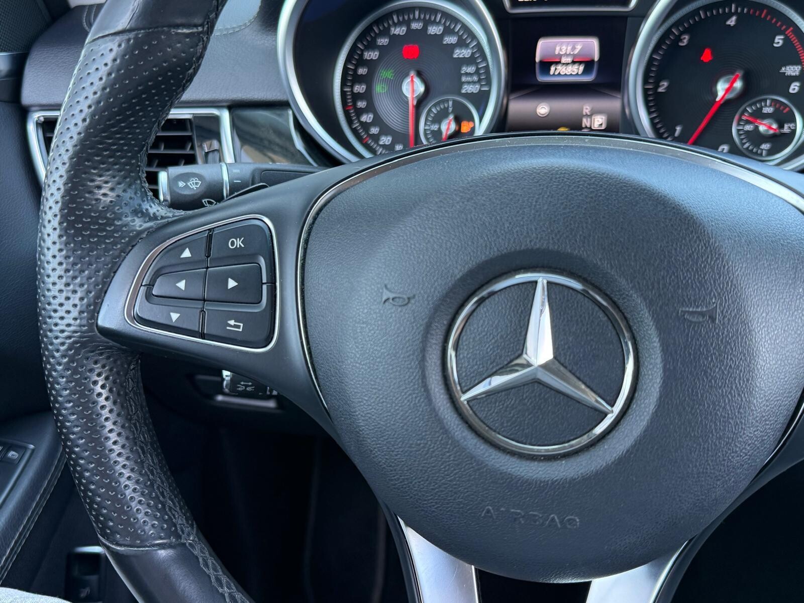 Mercedes-Benz GLE 350 - zdjęcie 25