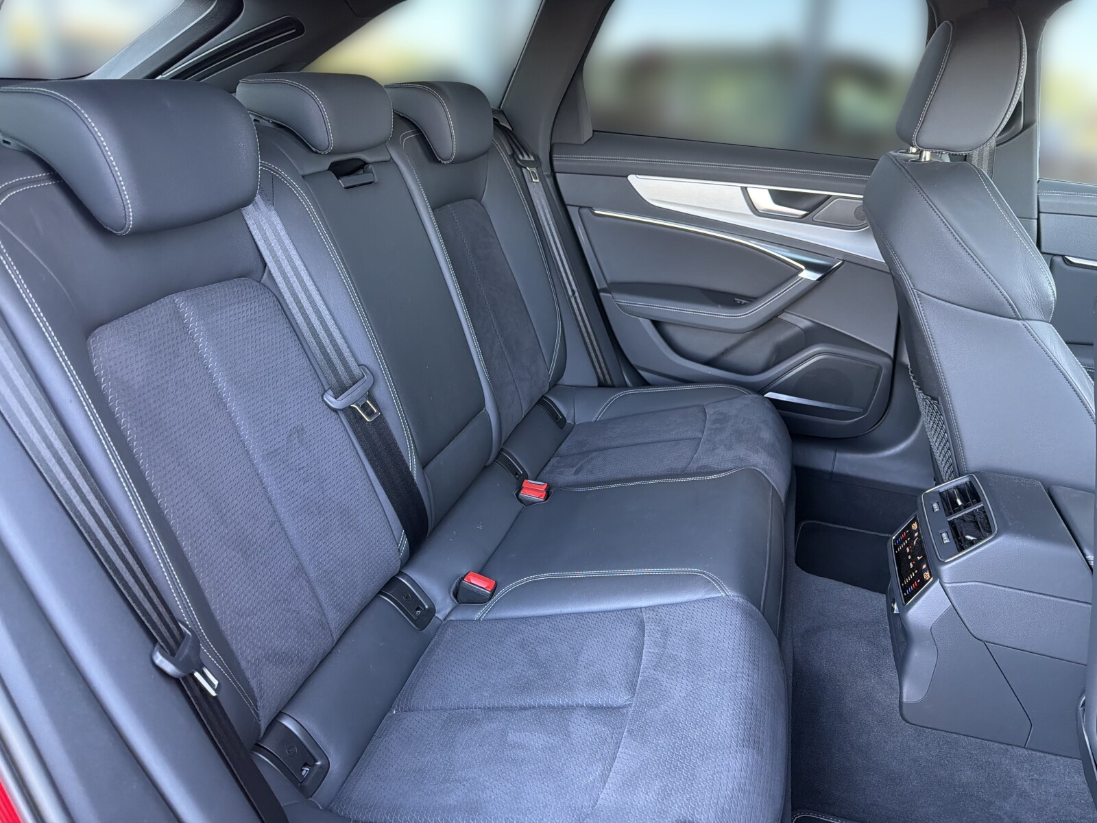 Audi A6 Avant - zdjęcie 16